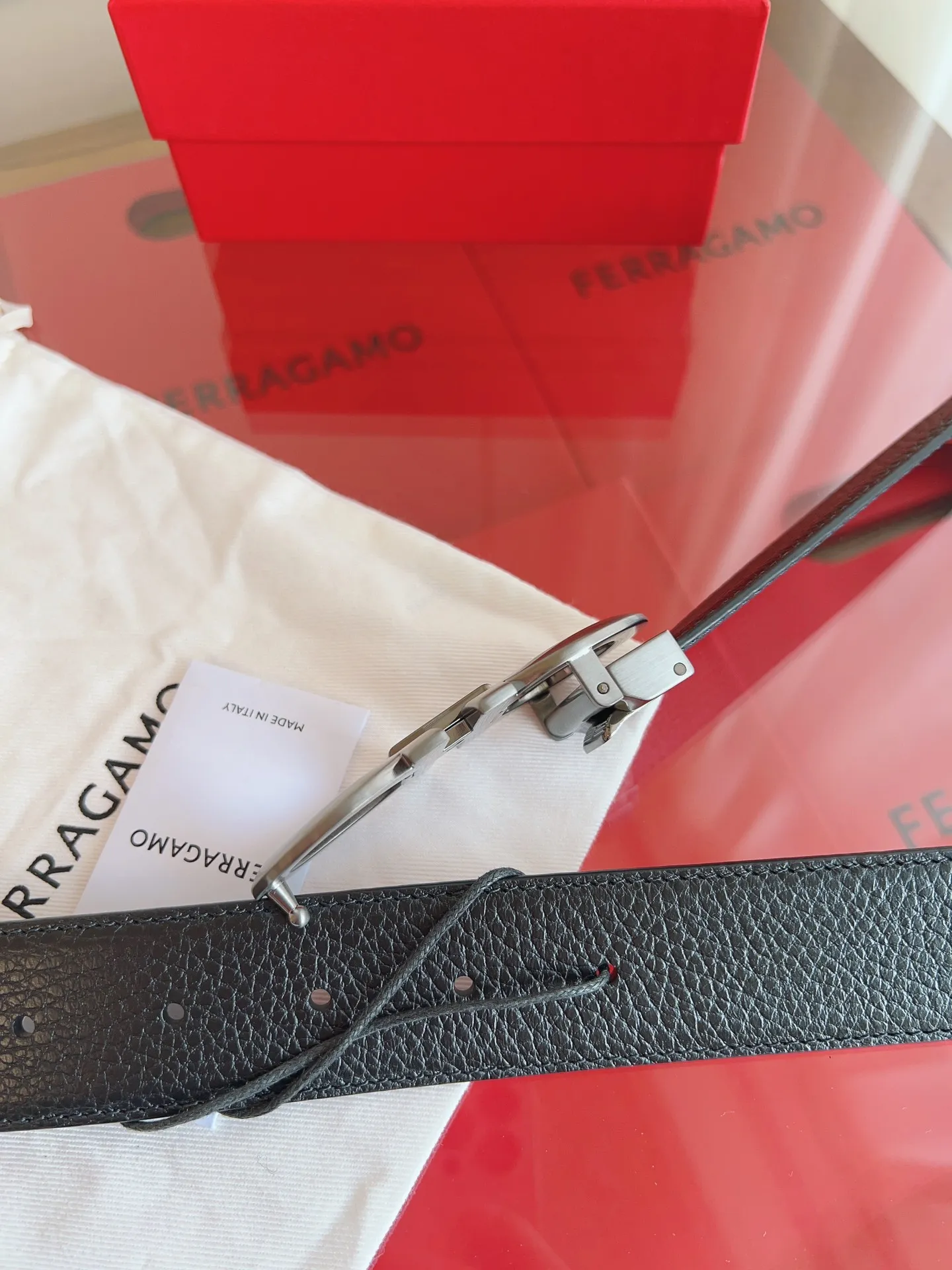 💰440💰Full set of packaging💰 💍Purchase grade Ferragamo 3.5cm original leather. Precision brass hardware upgraded version nfc chip, genuine factory IP plating! Original match