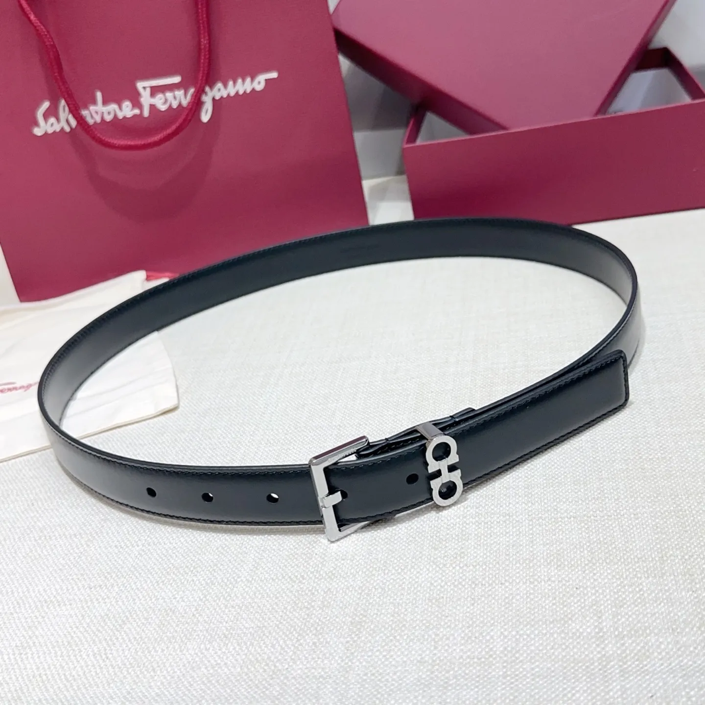 💰460💰Full set of packaging💰 💍Purchase level Ferragamo⚡️🌹Women's belt Width 2.5cm Double-sided first layer imported cowhide Copper five-pin buckle Original mold customization Length 75-105 Euro