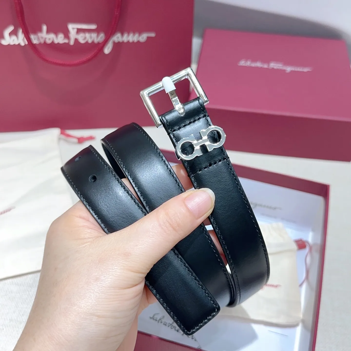 💰460💰Full set of packaging💰 💍Purchase level Ferragamo⚡️🌹Women's belt Width 2.5cm Double-sided first layer imported cowhide Copper five-pin buckle Original mold customization Length 75-105 Euro