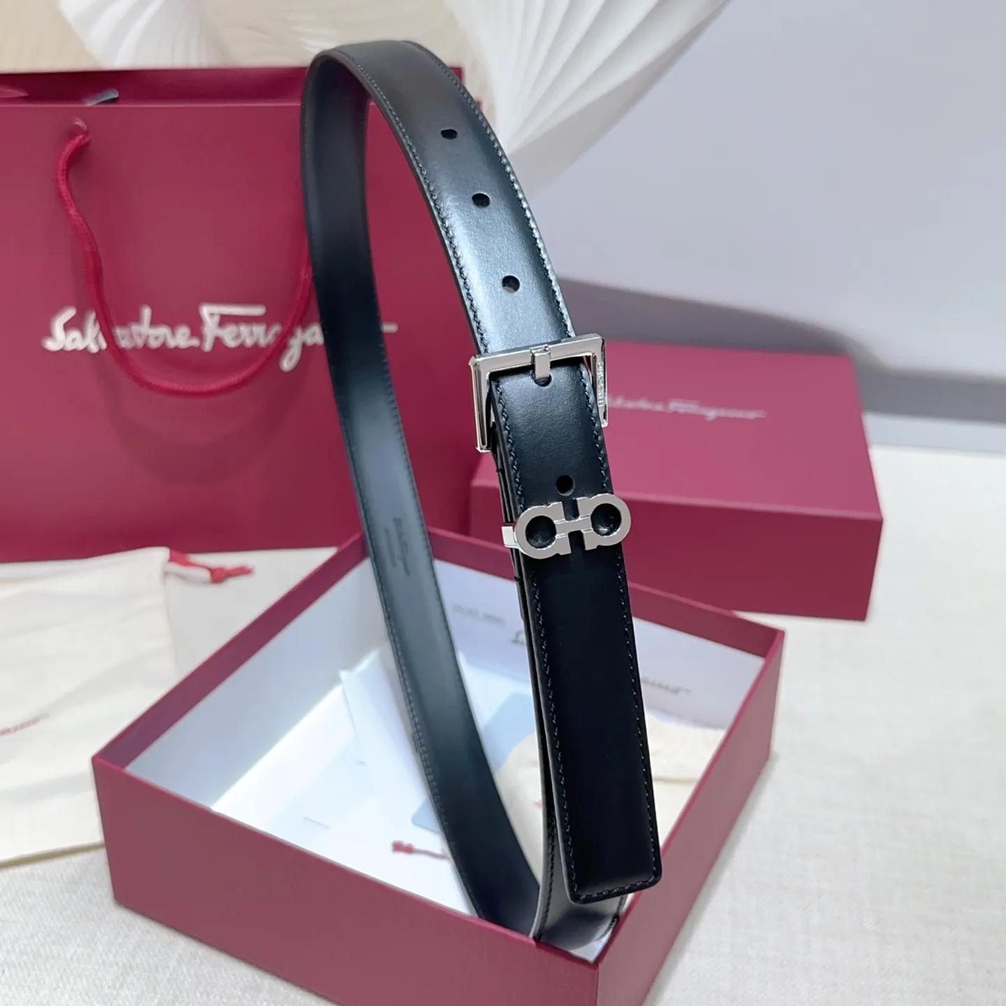 💰460💰Full set of packaging💰 💍Purchase level Ferragamo⚡️🌹Women's belt Width 2.5cm Double-sided first layer imported cowhide Copper five-pin buckle Original mold customization Length 75-105 Euro