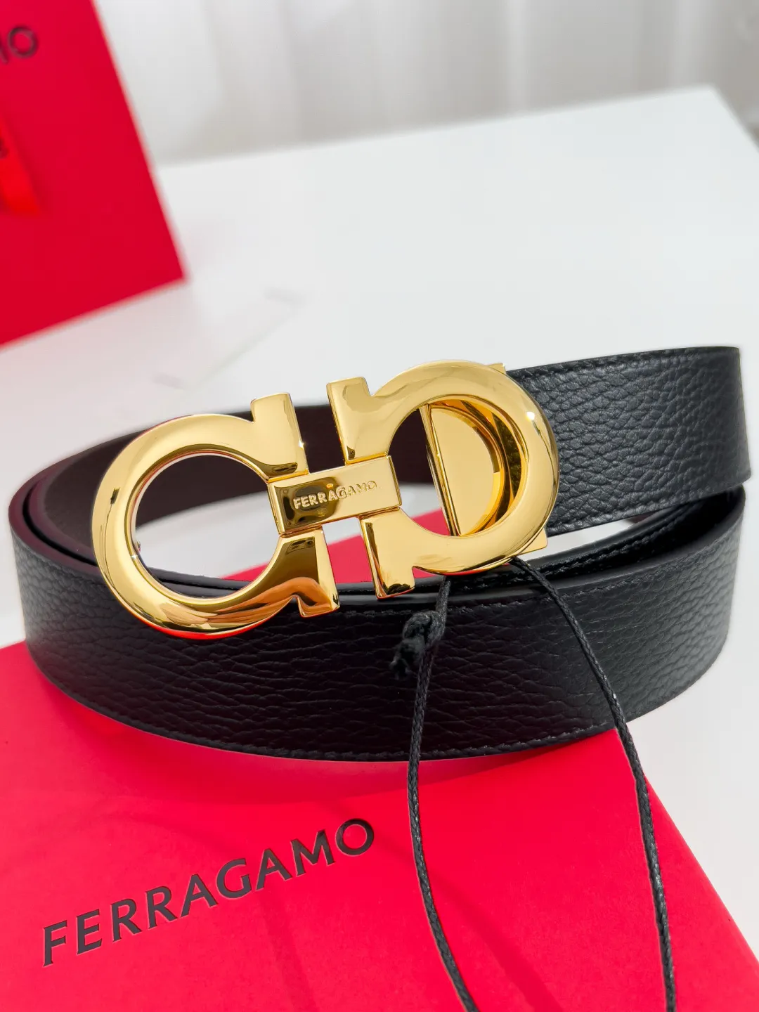 💰440💰Full package💰 💍Purchase-grade Ferragamo⚡️🌹Width 3.5cm, imported first-layer calfskin, double-sided cowhide material⚡️🌹The leather is soft and Q-elastic. Dürkopp's diagonal stitching is exquisite and durable. Good quality goods. Button head: pure copper button (gold, gun color, silver)