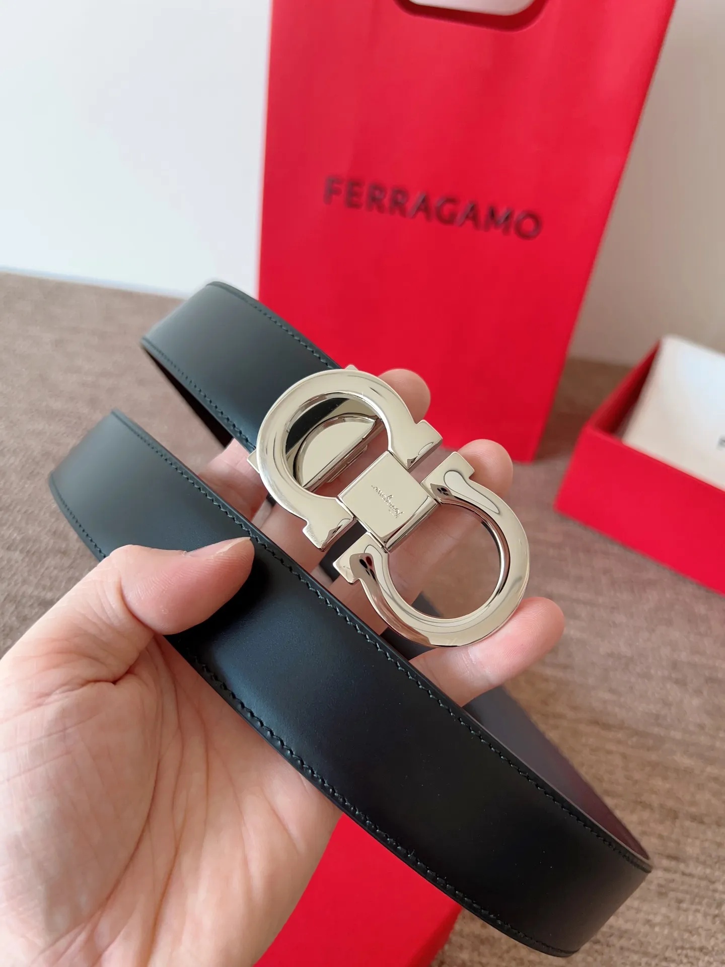 A Ferragamo belt that will never go out of style after several years of use, with original leather, high-quality buckles and brand new packaging. 💰760