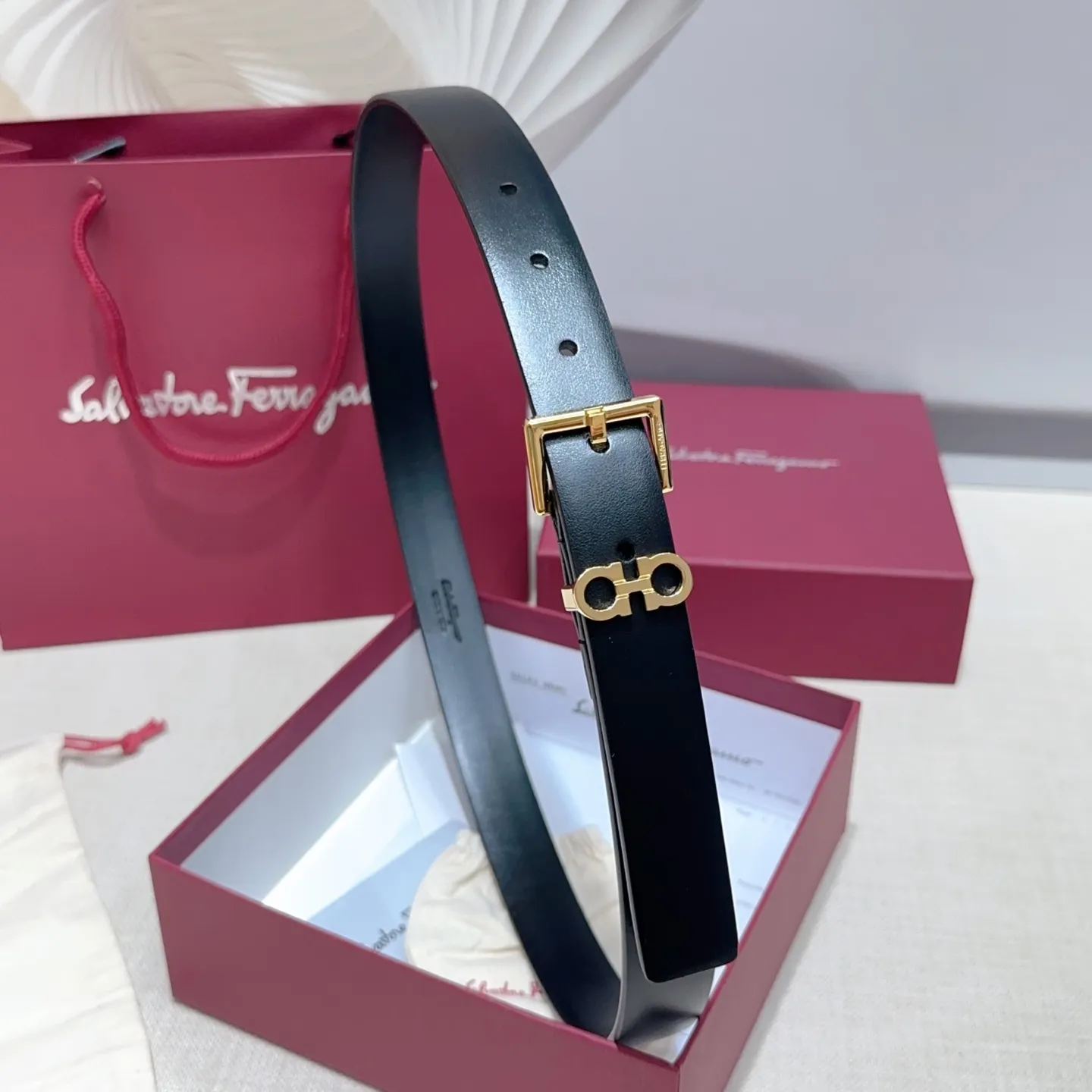 💰460💰Full set of packaging💰 💍Purchase level Ferragamo⚡️🌹Women's belt Width 2.5cm Double-sided first layer imported cowhide Copper five-pin buckle Original mold customization Length 75-105 Euro