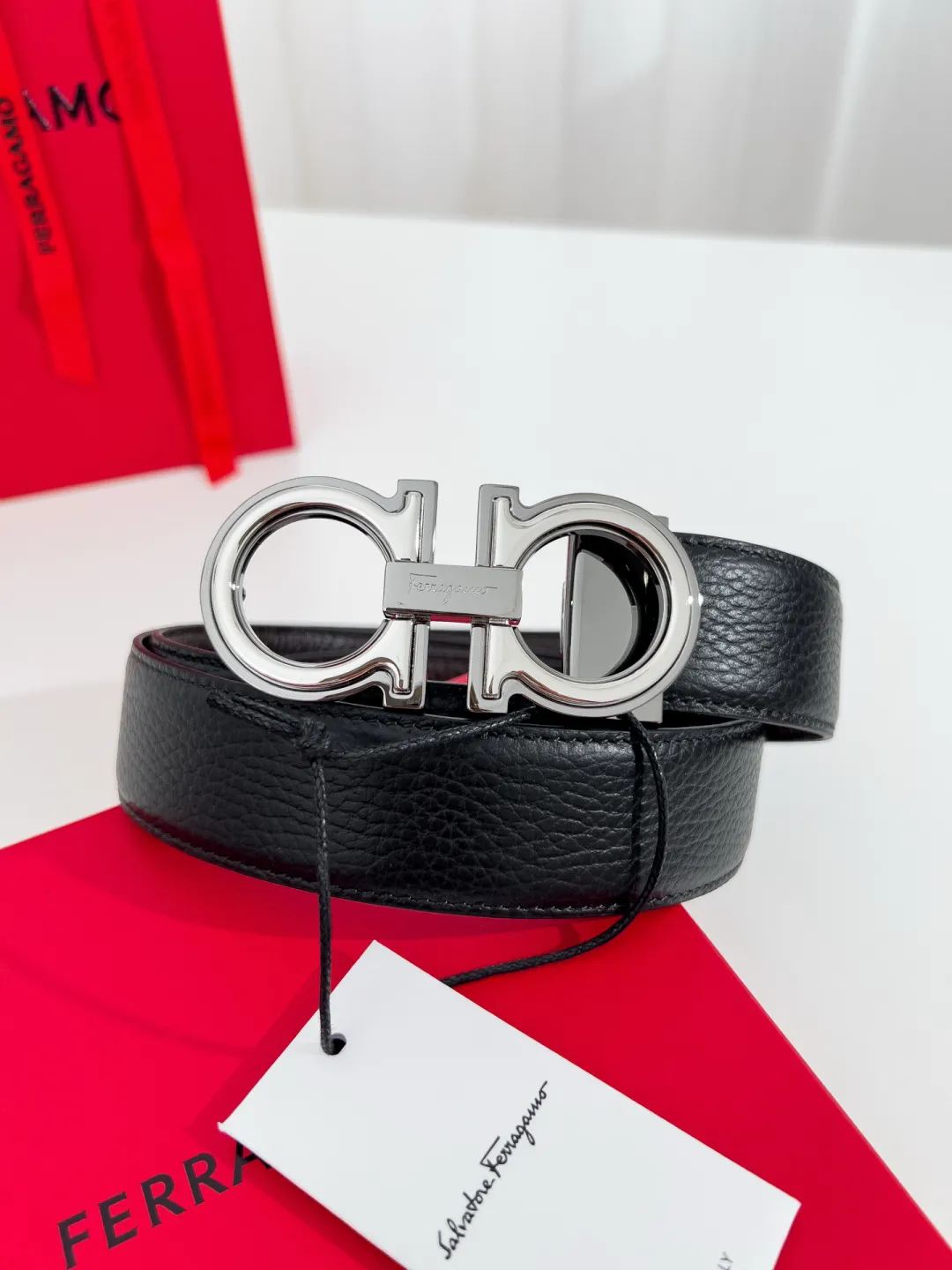 💰460💰Full package💰 💍Purchase-grade Ferragamo⚡️🌹Width 3.5cm, imported first-layer calfskin, double-sided cowhide material⚡️🌹The leather is soft and Q-elastic. Dürkopp's diagonal stitching is exquisite and durable. Good quality goods. Button head: pure copper button (gold, gun color, silver)