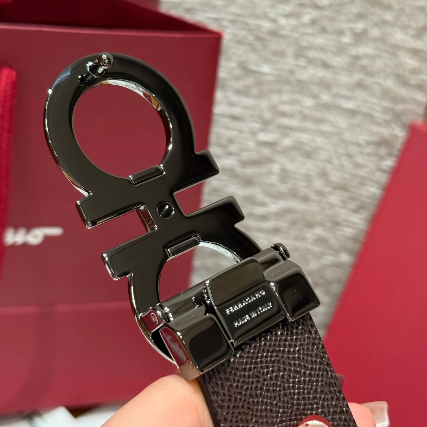 💰440💰Complete package💰 💍Purchase-grade Ferragamo⚡️🌹Double-sided Italian imported original black matching☕️New high-quality palladium-plated buckle Width 35mm Double-sided usable The belt is adjustable and can be cut as needed to achieve a slimming effect