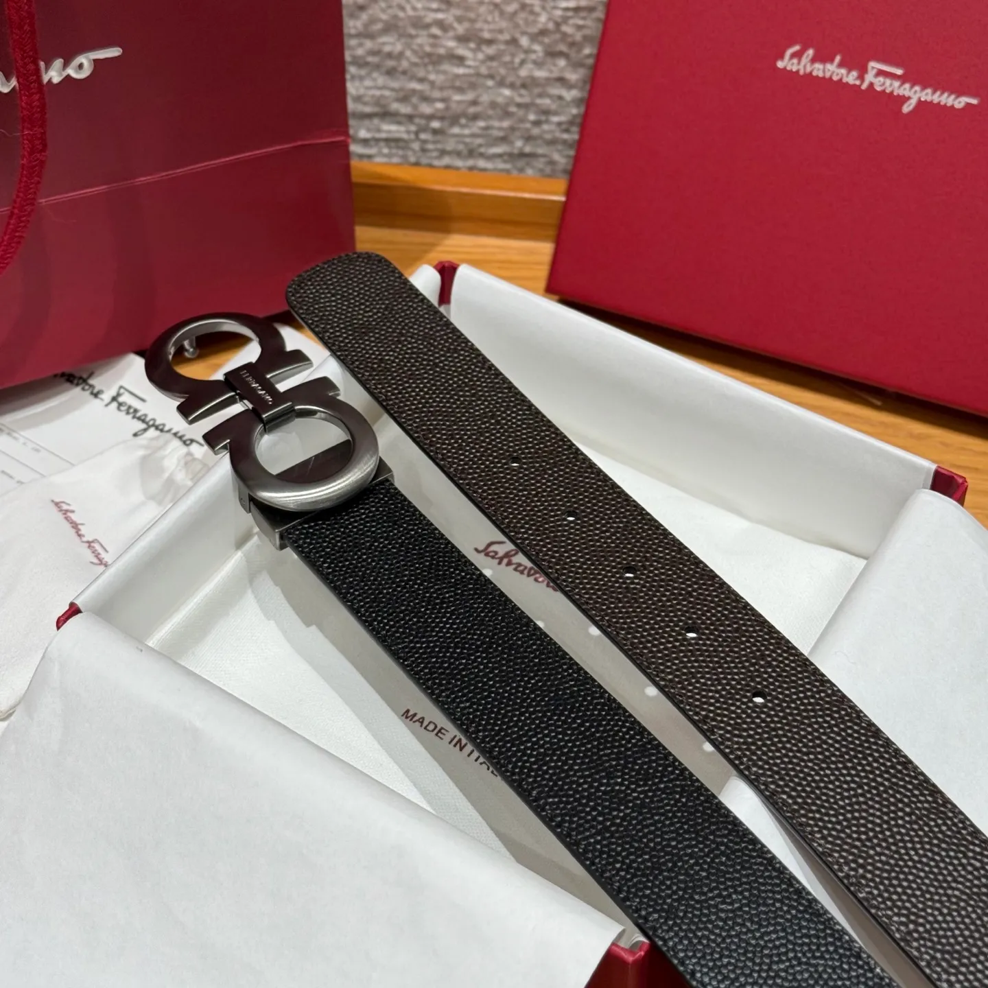 💰440💰Complete package💰 💍Purchase-grade Ferragamo⚡️🌹Double-sided Italian imported original black matching☕️New high-quality palladium-plated buckle Width 35mm Double-sided usable The belt is adjustable and can be cut as needed to achieve a slimming effect