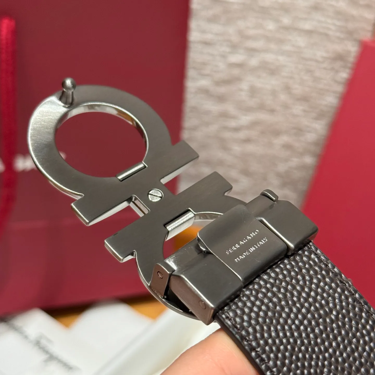 💰440💰Complete package💰 💍Purchase-grade Ferragamo⚡️🌹Double-sided Italian imported original black matching☕️New high-quality palladium-plated buckle Width 35mm Double-sided usable The belt is adjustable and can be cut as needed to achieve a slimming effect