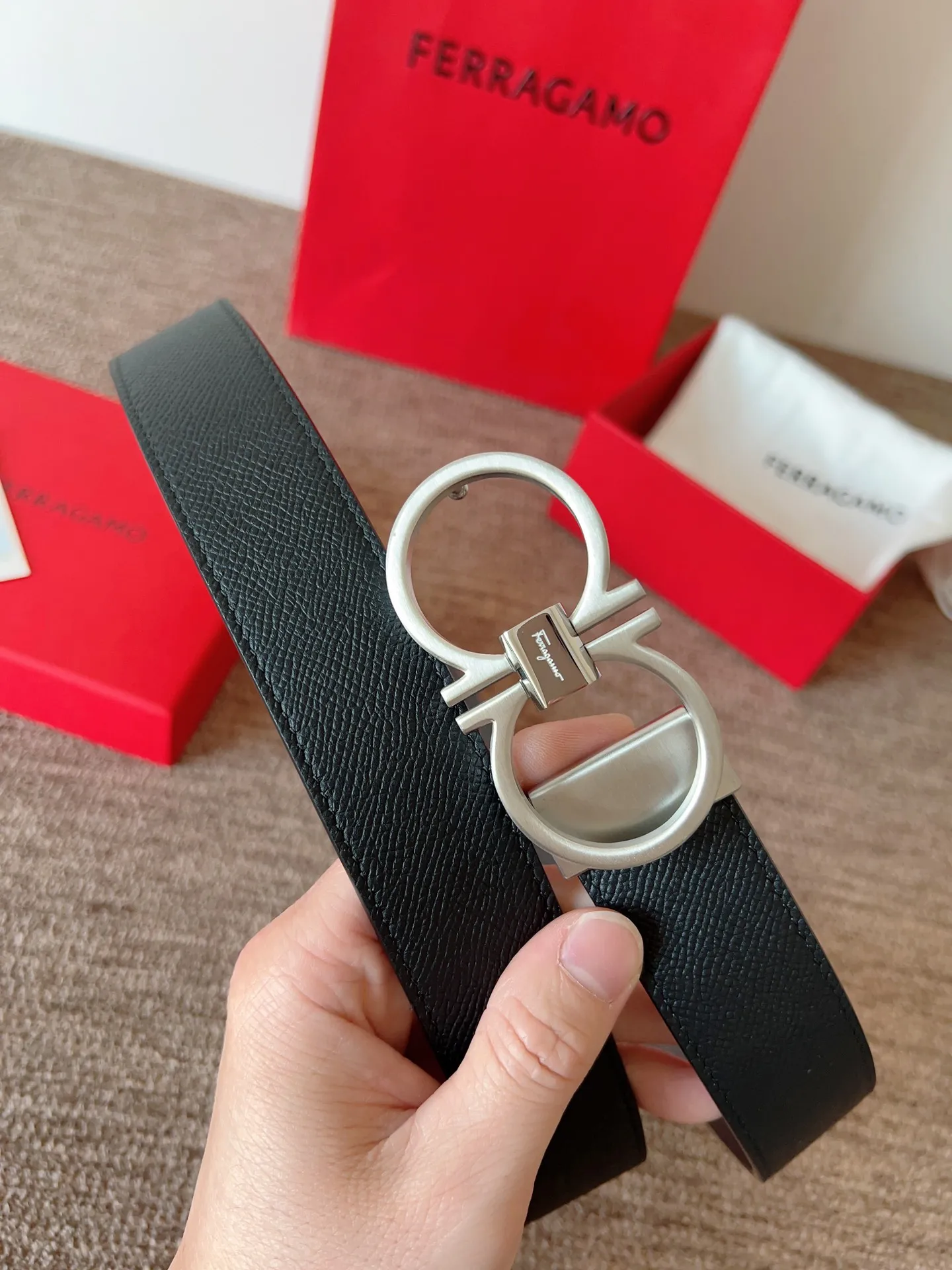 A Ferragamo belt that will never go out of style after several years of use, with original leather, high-quality buckles and brand new packaging. 💰760