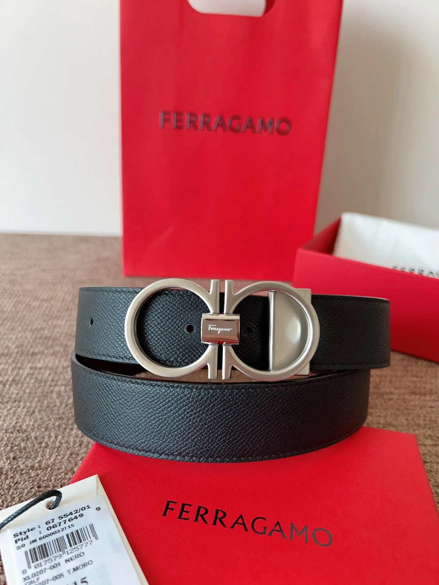 A Ferragamo belt that will never go out of style after several years of use, with original leather, high-quality buckles and brand new packaging. 💰760
