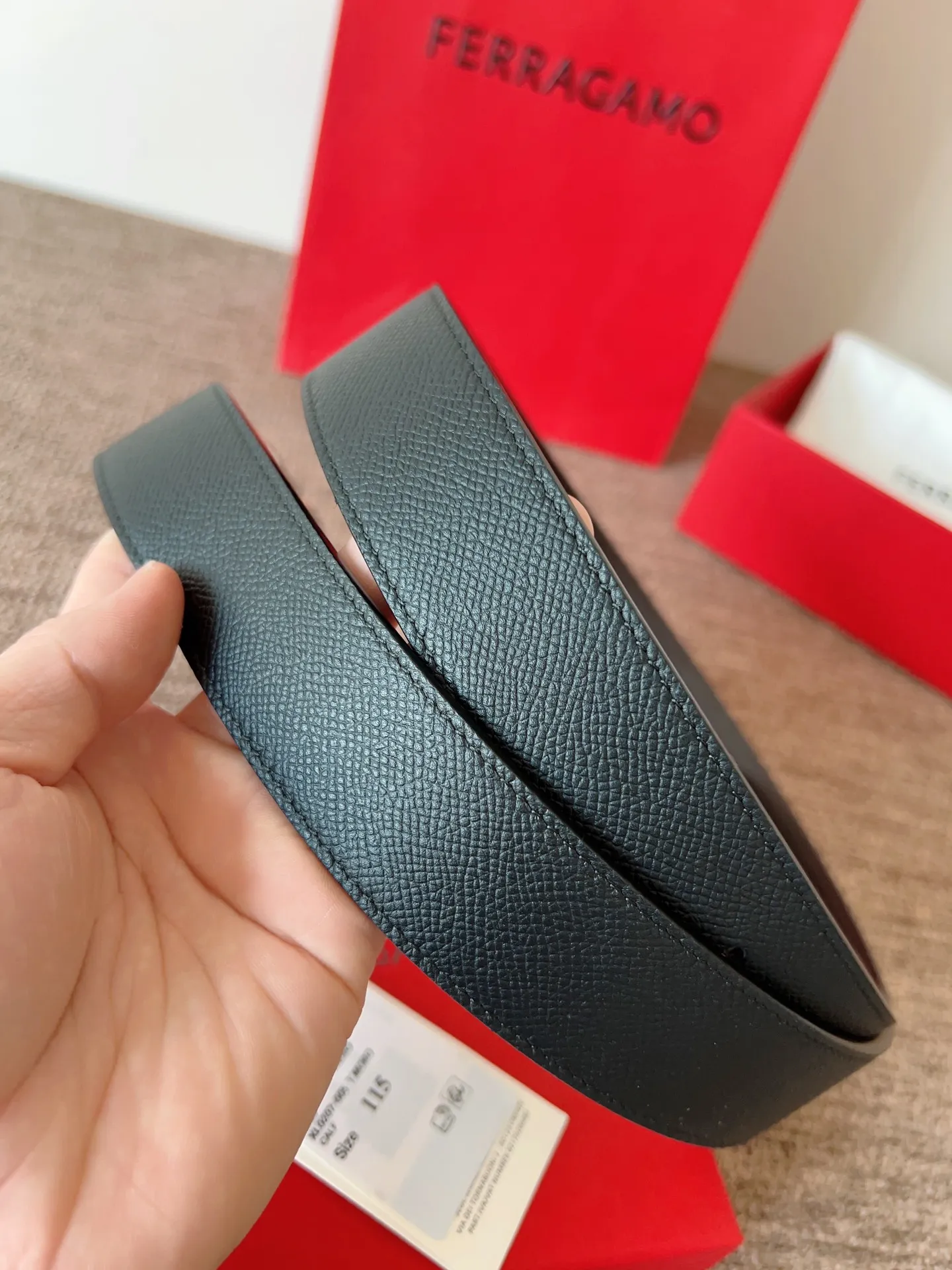 A Ferragamo belt that will never go out of style after several years of use, with original leather, high-quality buckles and brand new packaging. 💰760