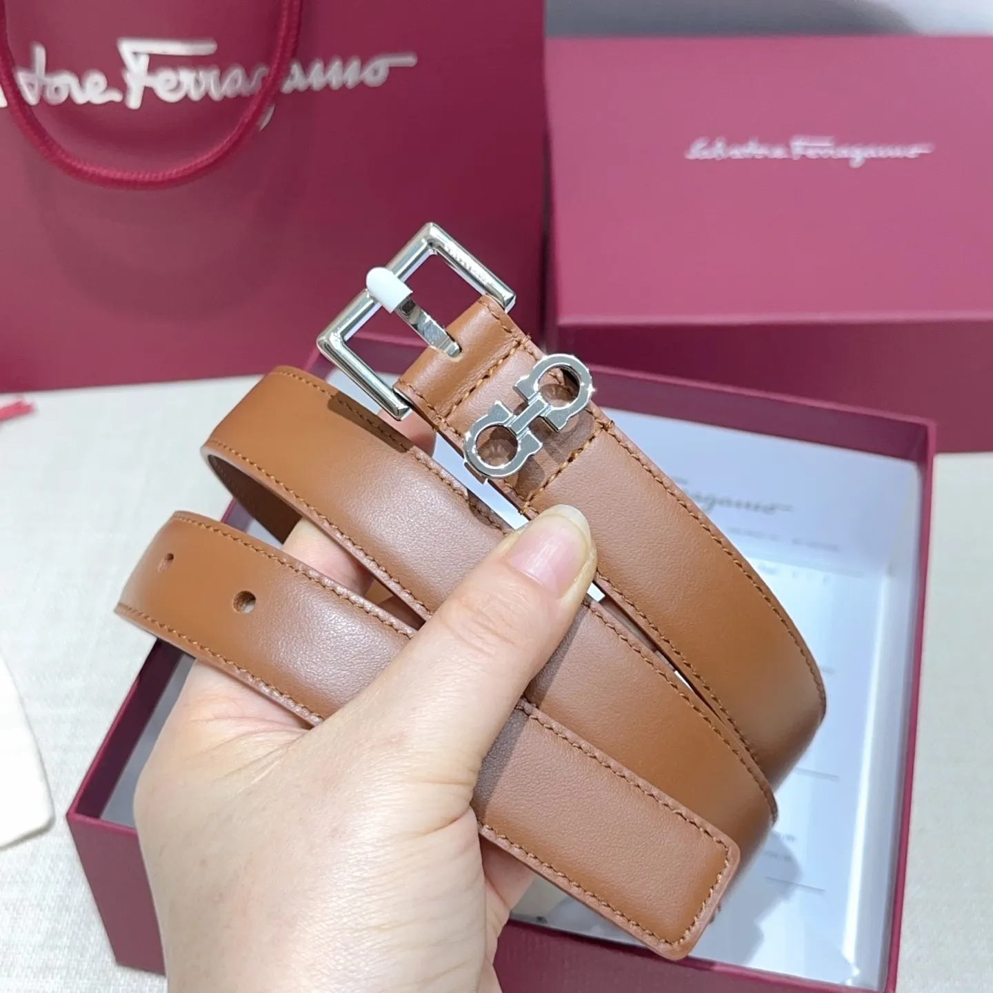 💰460💰Full set of packaging💰 💍Purchase level Ferragamo⚡️🌹Women's belt Width 2.5cm Double-sided first layer imported cowhide Copper five-pin buckle Original mold customization Length 75-105 Euro