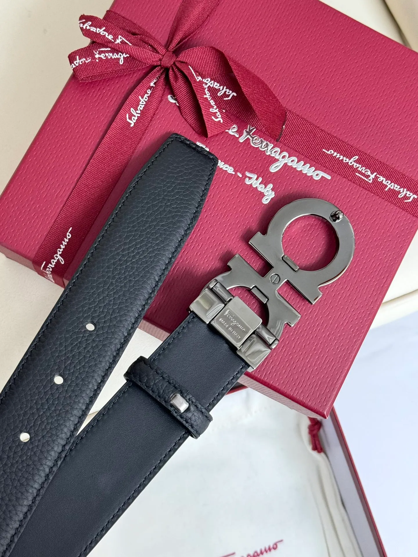 💰440💰Full set of packaging💰 💍Purchase-grade Ferragamo Double-sided original imported first-layer cowhide, double-sided use, vacuum electroplated copper buckle, exquisite workmanship, counter quality! Fashionable, casual and versatile items are on sale! Comes with full counter packaging, width 3.5cm
