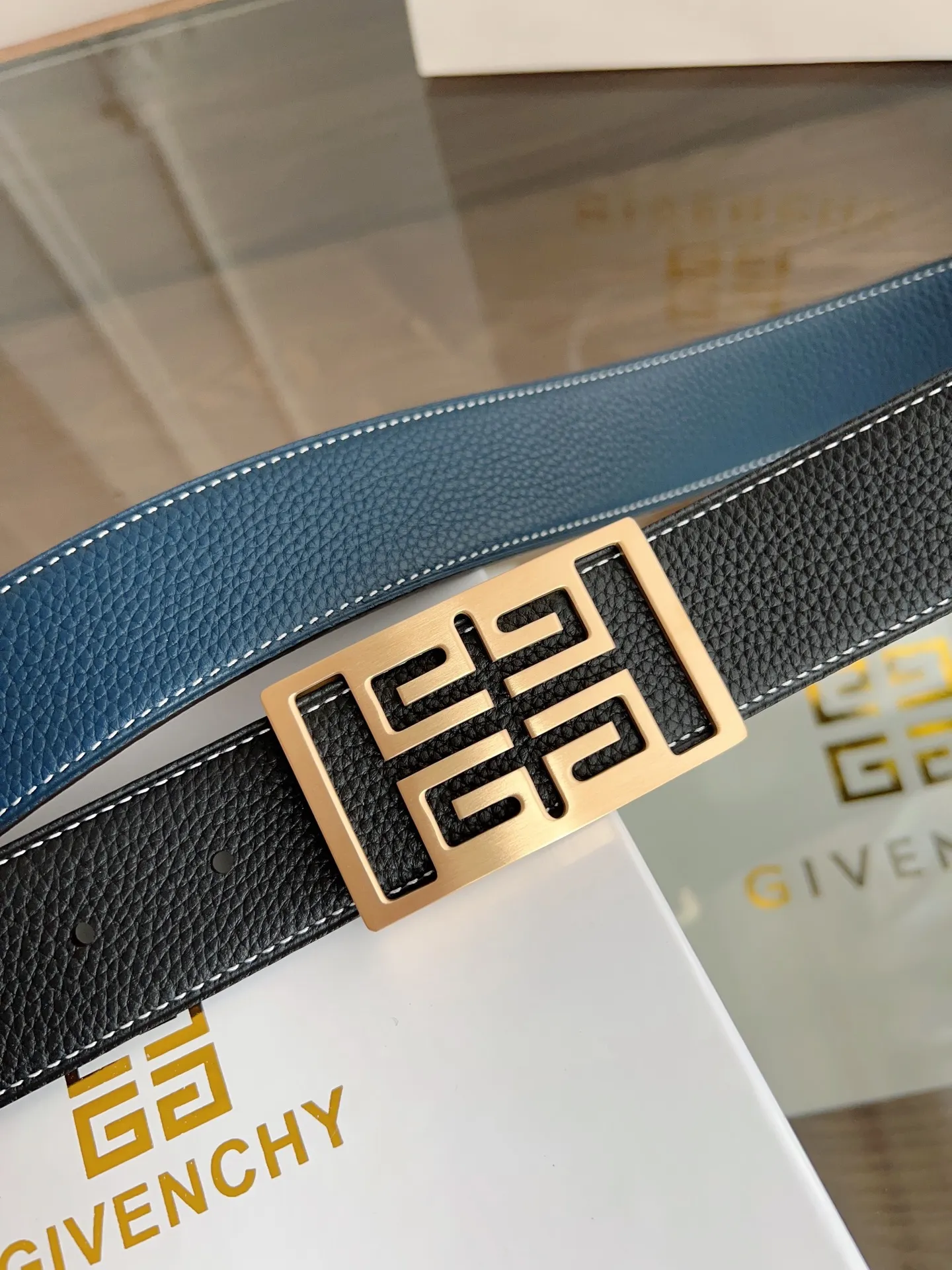 💰480💰Full package💰 💍Purchase level Givenchy⚡️🌹Width 3.8cm Double-sided top layer togo pebbled pattern Soft leather⚡️🌹Double-sided available, fine workmanship, good quality⚡️🌹Stainless steel buckle (gold silver) code size 100-125cm