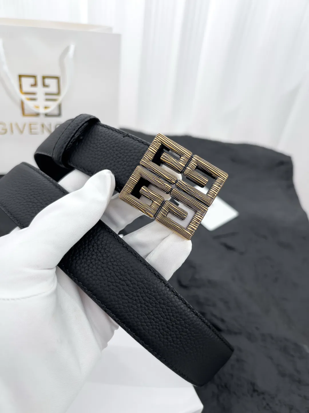 💰520💰Full package💰 💍Purchasing-grade Givenchy⚡️🌹Latest style with width 3.5CM. Double-sided pebbled first-layer calfskin, paired with pure Italian gold imported bottom leather, sewn with hand-waxed thread. Pure copper buckle (three colors available), fine workmanship, quality goods.