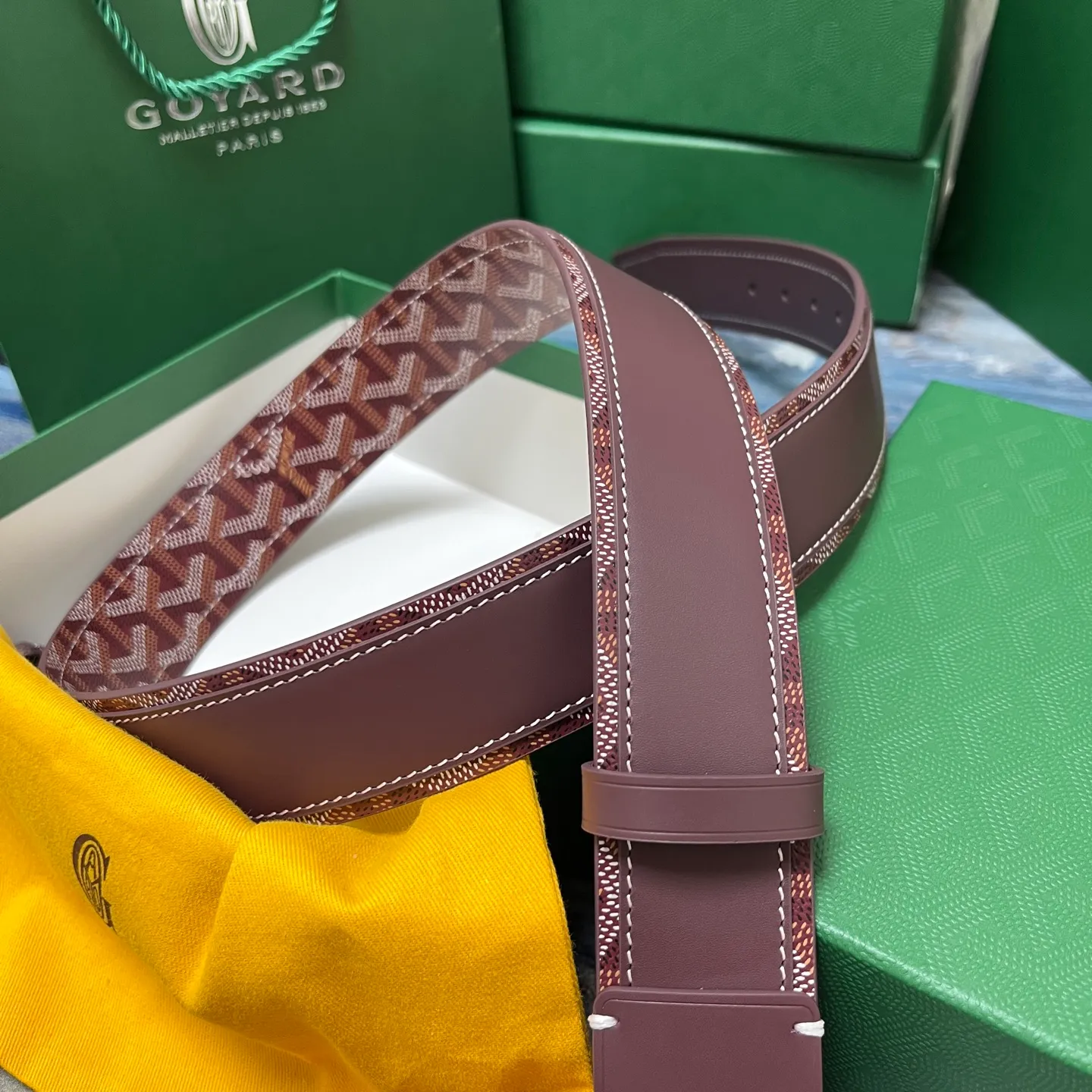 💰520💰Full package💰 💍Purchase level Goya belt is low-key luxury 🎈Width 4.0 Made of imported first-layer cowhide and dogtooth coated canvas The leather is soft and durable Handmade Pay attention to details Fine stitching Smooth edges Classic design Versatility Suitable for various occasions