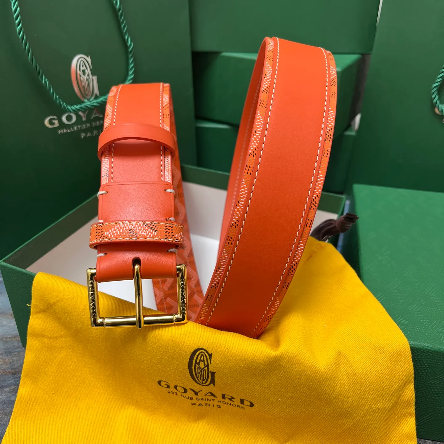 💰520💰Full package💰 💍Purchase level Goya belt is low-key luxury 🎈Width 4.0 Made of imported first-layer cowhide and dogtooth coated canvas The leather is soft and durable Handmade Pay attention to details Fine stitching Smooth edges Classic design Versatility Suitable for various occasions