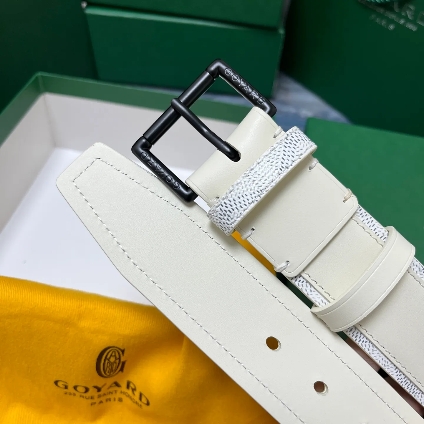 💰520💰Full package💰 💍Purchase level Goya belt is low-key luxury 🎈Width 4.0 Made of imported first-layer cowhide and dogtooth coated canvas The leather is soft and durable Handmade Pay attention to details Fine stitching Smooth edges Classic design Versatility Suitable for various occasions