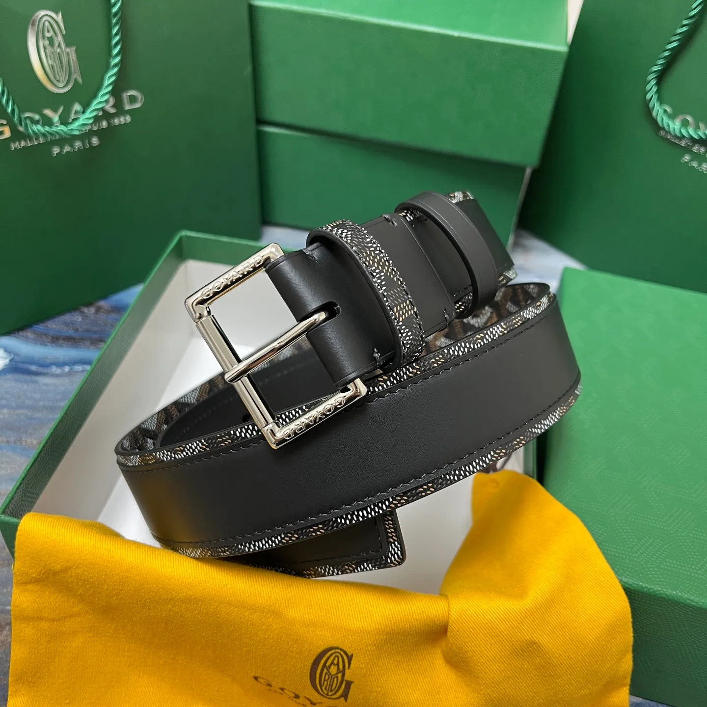 💰520💰Full package💰 💍Purchase level Goya belt is low-key luxury 🎈Width 4.0 Made of imported first-layer cowhide and dogtooth coated canvas The leather is soft and durable Handmade Pay attention to details Fine stitching Smooth edges Classic design Versatility Suitable for various occasions
