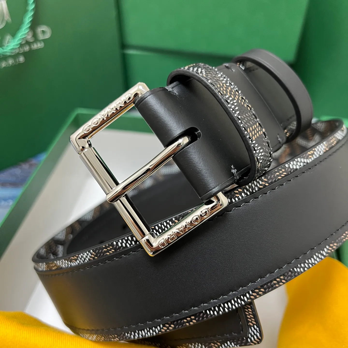 💰520💰Full package💰 💍Purchase level Goya belt is low-key luxury 🎈Width 4.0 Made of imported first-layer cowhide and dogtooth coated canvas The leather is soft and durable Handmade Pay attention to details Fine stitching Smooth edges Classic design Versatility Suitable for various occasions