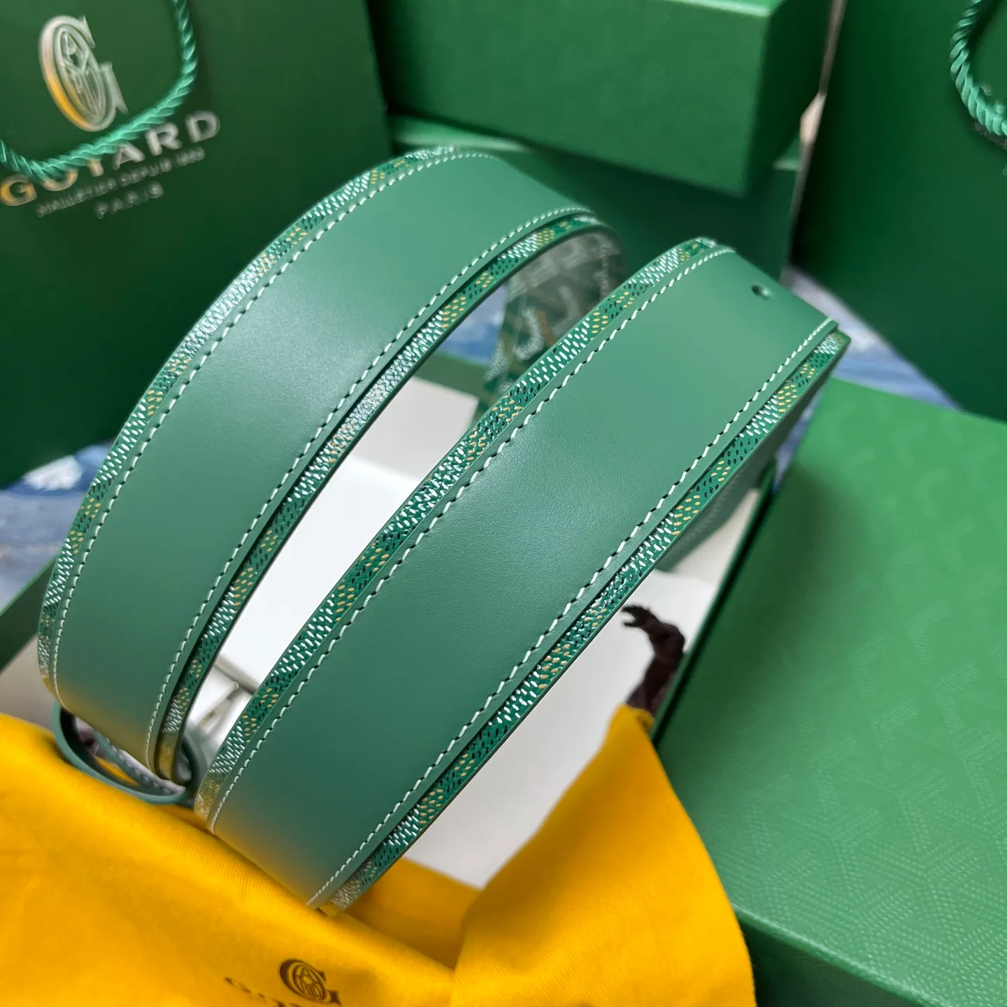 💰520💰Full package💰 💍Purchase level Goya belt is low-key luxury 🎈Width 4.0 Made of imported first-layer cowhide and dogtooth coated canvas The leather is soft and durable Handmade Pay attention to details Fine stitching Smooth edges Classic design Versatility Suitable for various occasions