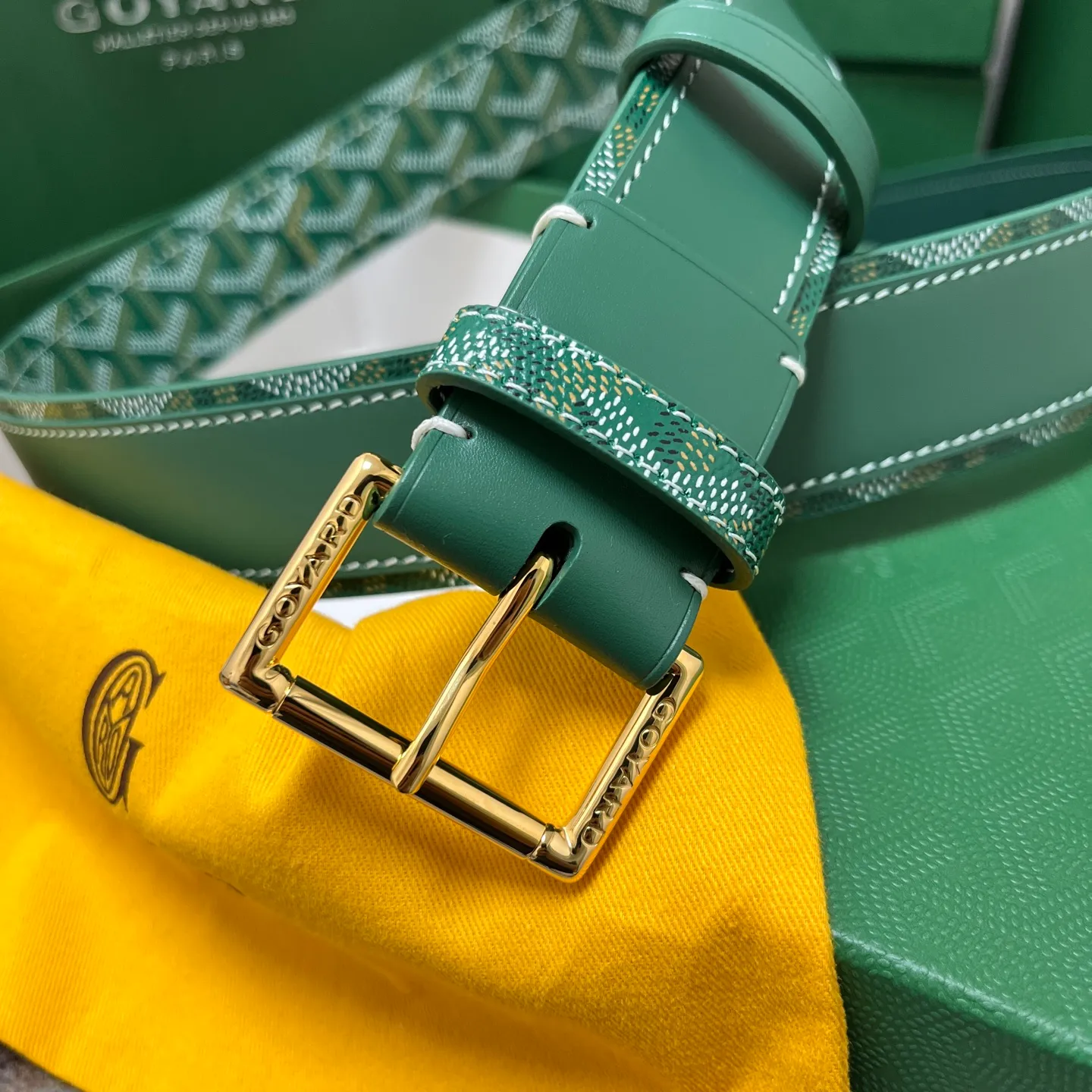 💰520💰Full package💰 💍Purchase level Goya belt is low-key luxury 🎈Width 4.0 Made of imported first-layer cowhide and dogtooth coated canvas The leather is soft and durable Handmade Pay attention to details Fine stitching Smooth edges Classic design Versatility Suitable for various occasions