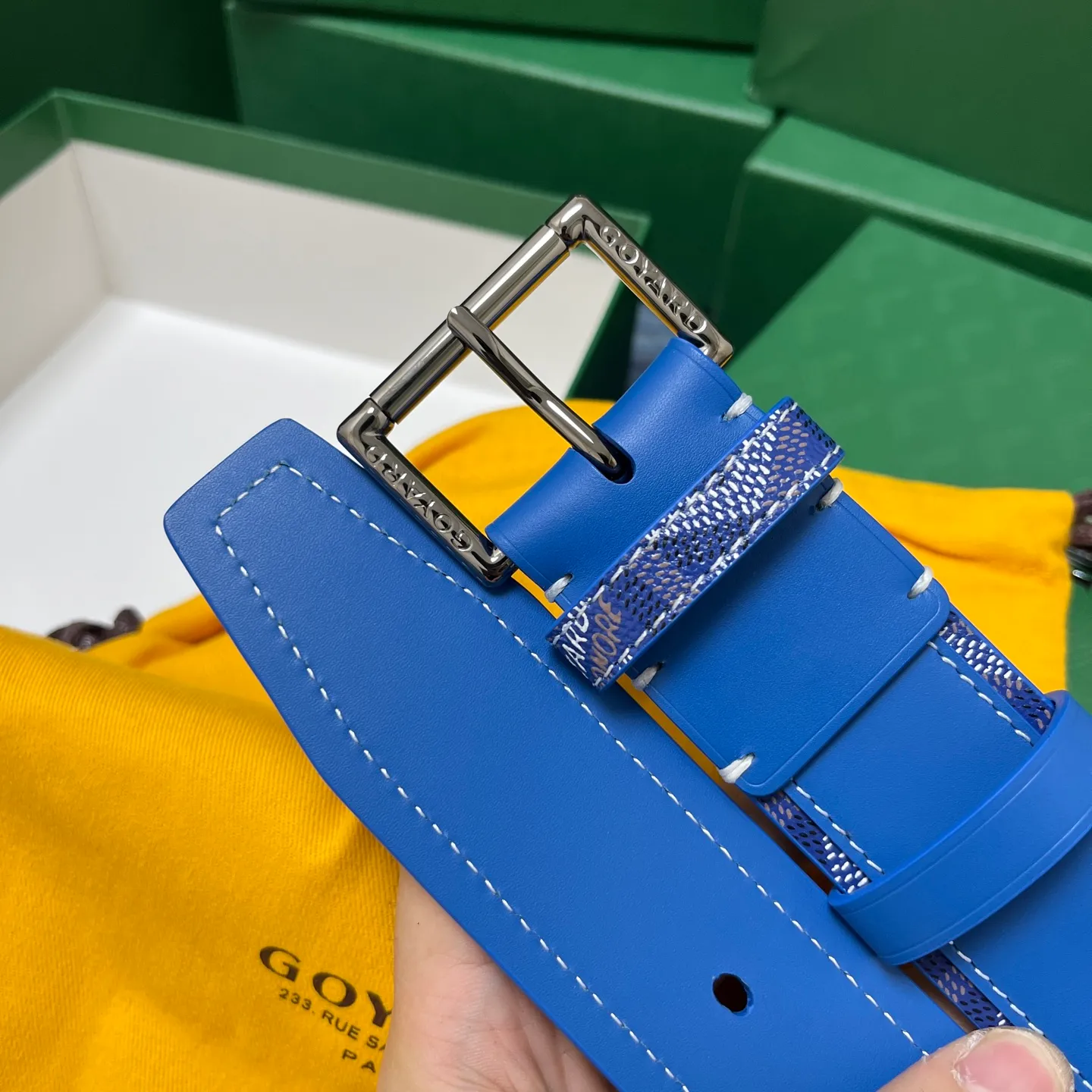 💰520💰Full package💰 💍Purchase level Goya belt is low-key luxury 🎈Width 4.0 Made of imported first-layer cowhide and dogtooth coated canvas The leather is soft and durable Handmade Pay attention to details Fine stitching Smooth edges Classic design Versatility Suitable for various occasions