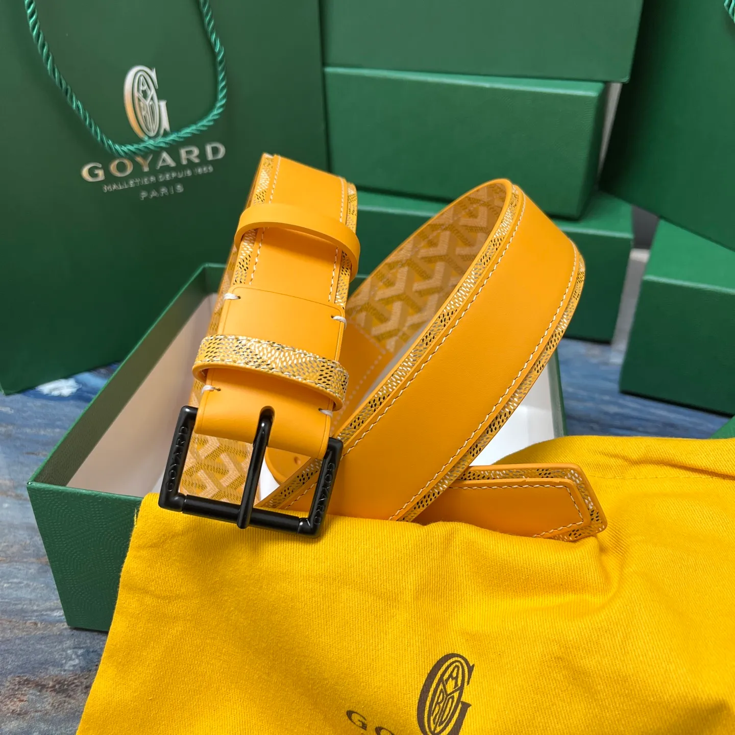 💰520💰Full package💰 💍Purchase level Goya belt is low-key luxury 🎈Width 4.0 Made of imported first-layer cowhide and dogtooth coated canvas The leather is soft and durable Handmade Pay attention to details Fine stitching Smooth edges Classic design Versatility Suitable for various occasions