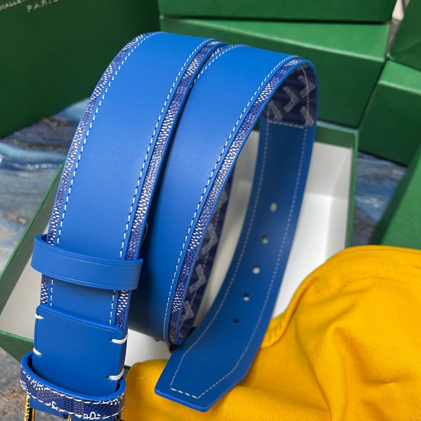 💰520💰Full package💰 💍Purchase level Goya belt is low-key luxury 🎈Width 4.0 Made of imported first-layer cowhide and dogtooth coated canvas The leather is soft and durable Handmade Pay attention to details Fine stitching Smooth edges Classic design Versatility Suitable for various occasions