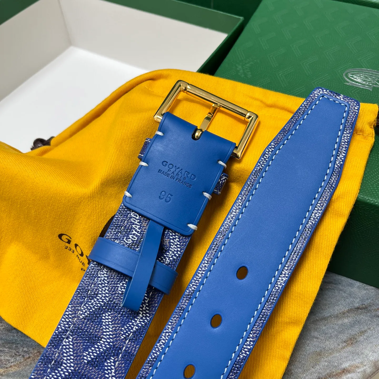 💰520💰Full package💰 💍Purchase level Goya belt is low-key luxury 🎈Width 4.0 Made of imported first-layer cowhide and dogtooth coated canvas The leather is soft and durable Handmade Pay attention to details Fine stitching Smooth edges Classic design Versatility Suitable for various occasions