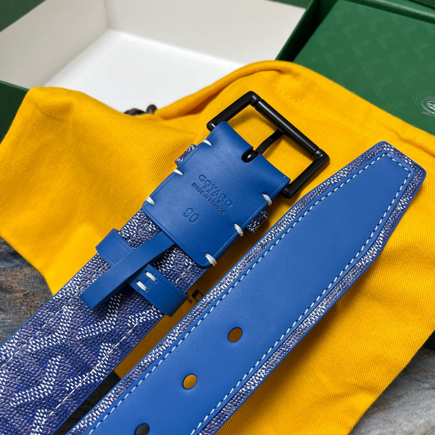 💰520💰Full package💰 💍Purchase level Goya belt is low-key luxury 🎈Width 4.0 Made of imported first-layer cowhide and dogtooth coated canvas The leather is soft and durable Handmade Pay attention to details Fine stitching Smooth edges Classic design Versatility Suitable for various occasions