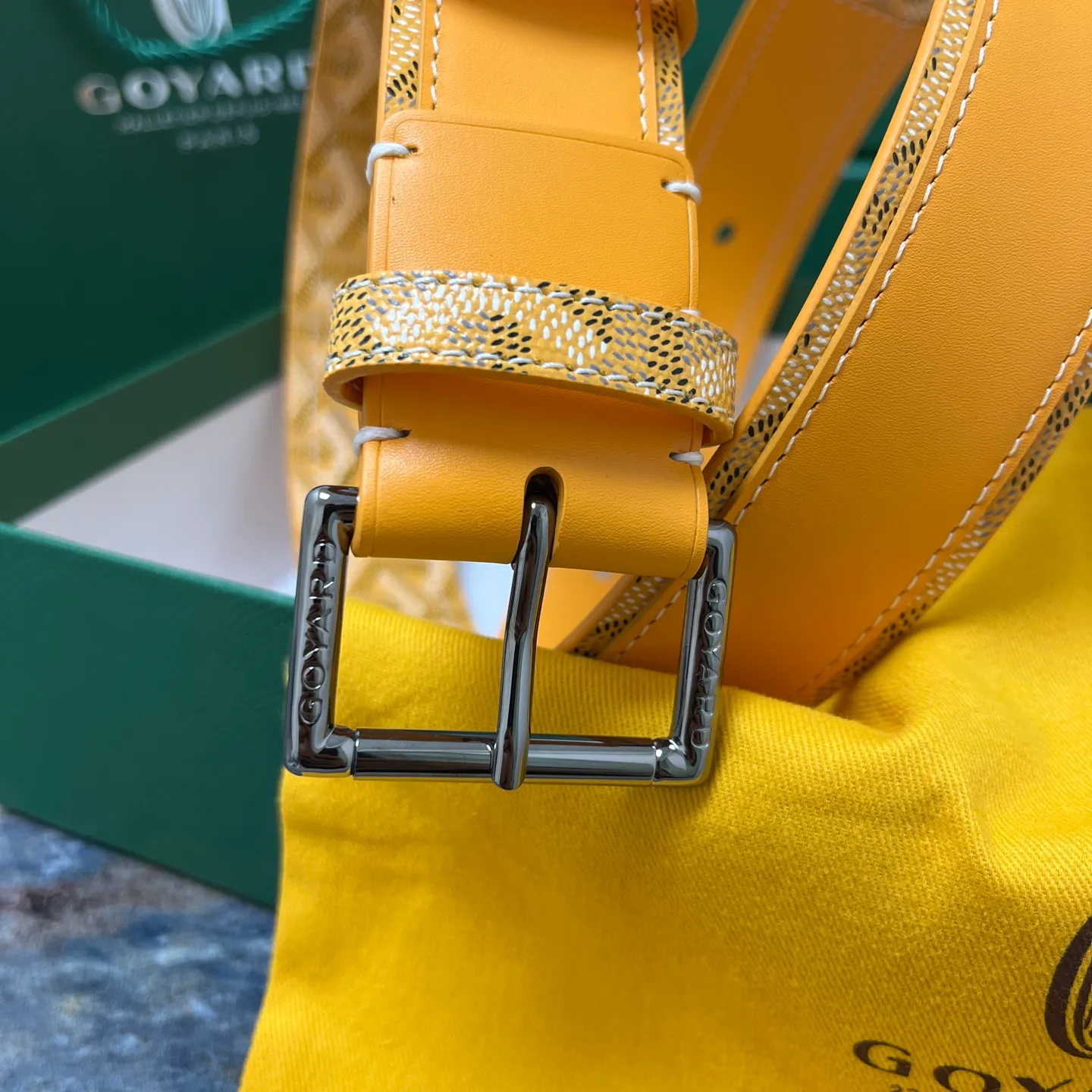 💰520💰Full package💰 💍Purchase level Goya belt is low-key luxury 🎈Width 4.0 Made of imported first-layer cowhide and dogtooth coated canvas The leather is soft and durable Handmade Pay attention to details Fine stitching Smooth edges Classic design Versatility Suitable for various occasions
