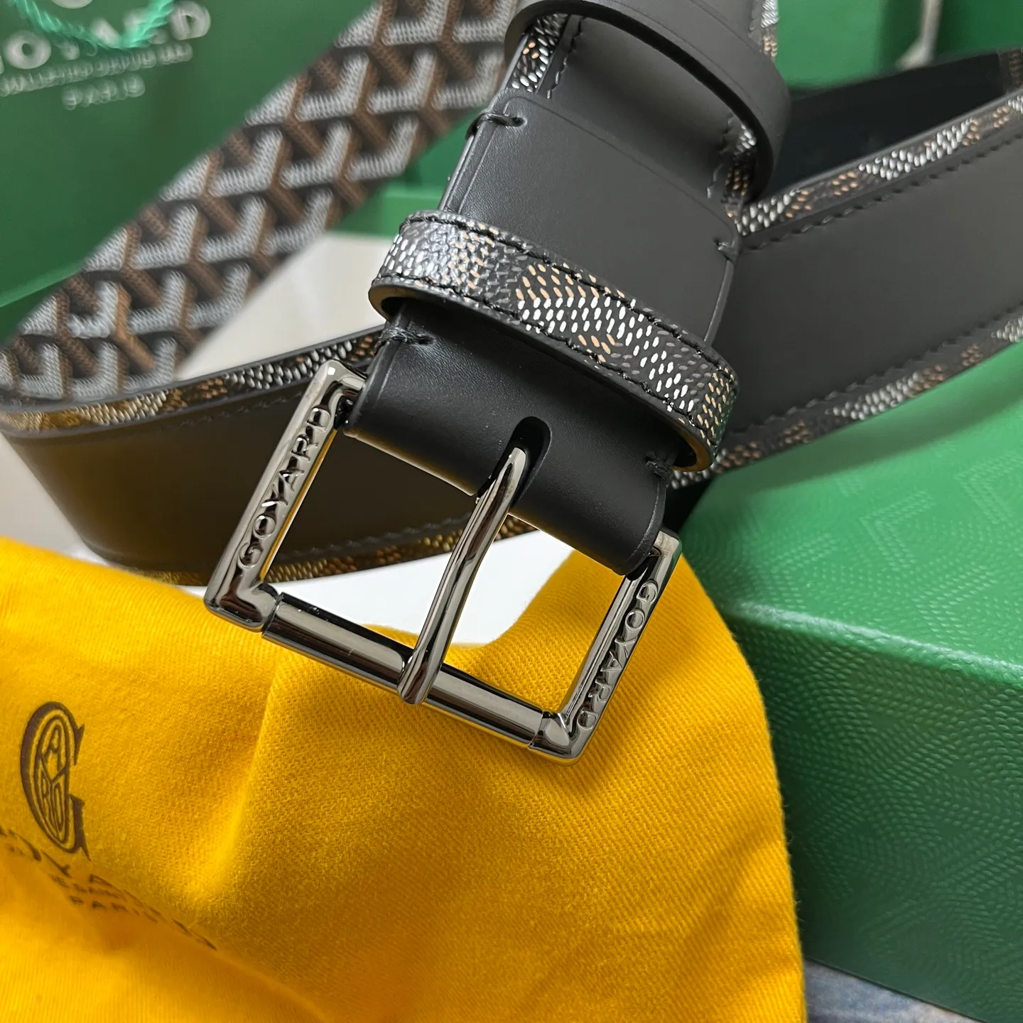 💰520💰Full package💰 💍Purchase level Goya belt is low-key luxury 🎈Width 4.0 Made of imported first-layer cowhide and dogtooth coated canvas The leather is soft and durable Handmade Pay attention to details Fine stitching Smooth edges Classic design Versatility Suitable for various occasions