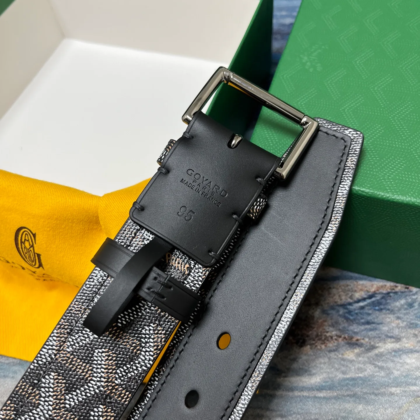 💰520💰Full package💰 💍Purchase level Goya belt is low-key luxury 🎈Width 4.0 Made of imported first-layer cowhide and dogtooth coated canvas The leather is soft and durable Handmade Pay attention to details Fine stitching Smooth edges Classic design Versatility Suitable for various occasions