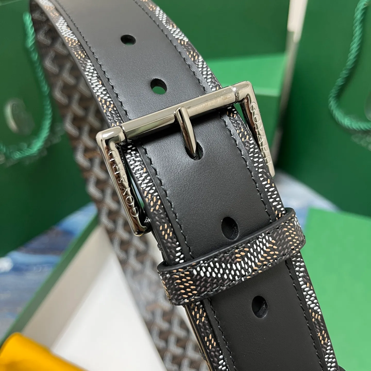 💰520💰Full package💰 💍Purchase level Goya belt is low-key luxury 🎈Width 4.0 Made of imported first-layer cowhide and dogtooth coated canvas The leather is soft and durable Handmade Pay attention to details Fine stitching Smooth edges Classic design Versatility Suitable for various occasions