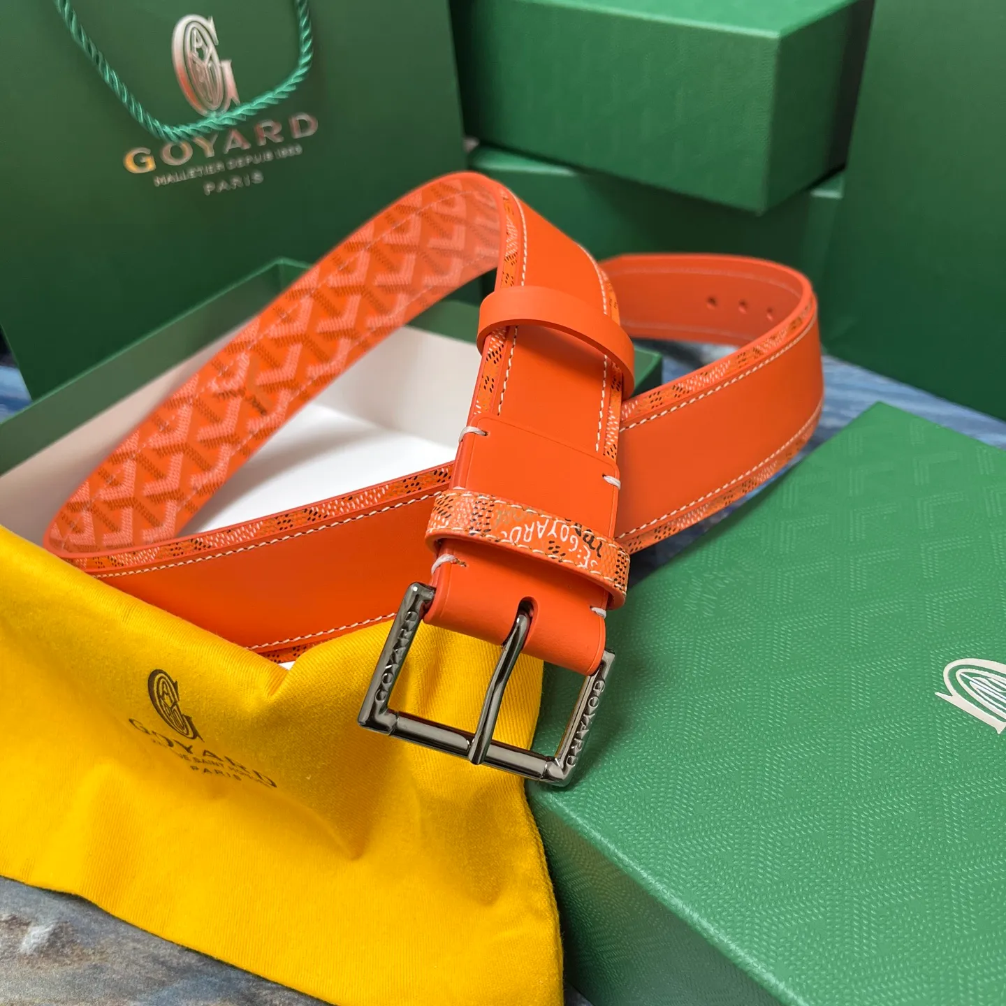 💰520💰Full package💰 💍Purchase level Goya belt is low-key luxury 🎈Width 4.0 Made of imported first-layer cowhide and dogtooth coated canvas The leather is soft and durable Handmade Pay attention to details Fine stitching Smooth edges Classic design Versatility Suitable for various occasions