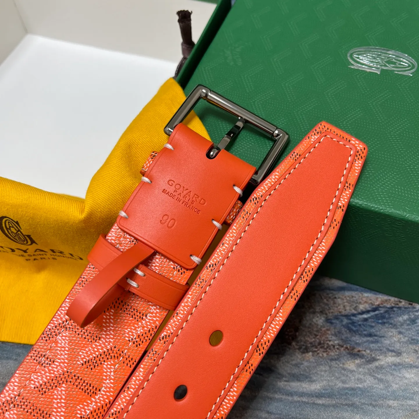 💰520💰Full package💰 💍Purchase level Goya belt is low-key luxury 🎈Width 4.0 Made of imported first-layer cowhide and dogtooth coated canvas The leather is soft and durable Handmade Pay attention to details Fine stitching Smooth edges Classic design Versatility Suitable for various occasions