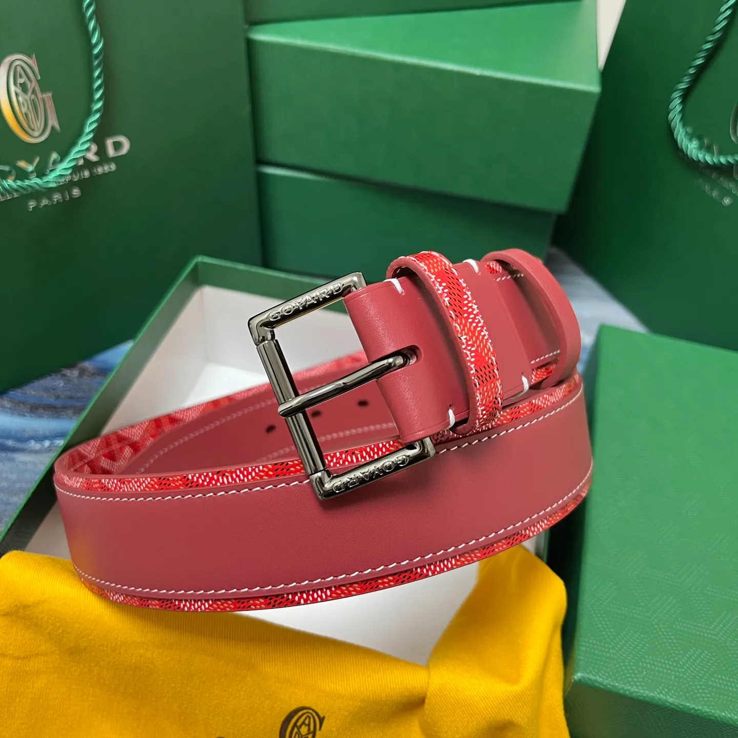 💰520💰Full package💰 💍Purchase level Goya belt is low-key luxury 🎈Width 4.0 Made of imported first-layer cowhide and dogtooth coated canvas The leather is soft and durable Handmade Pay attention to details Fine stitching Smooth edges Classic design Versatility Suitable for various occasions