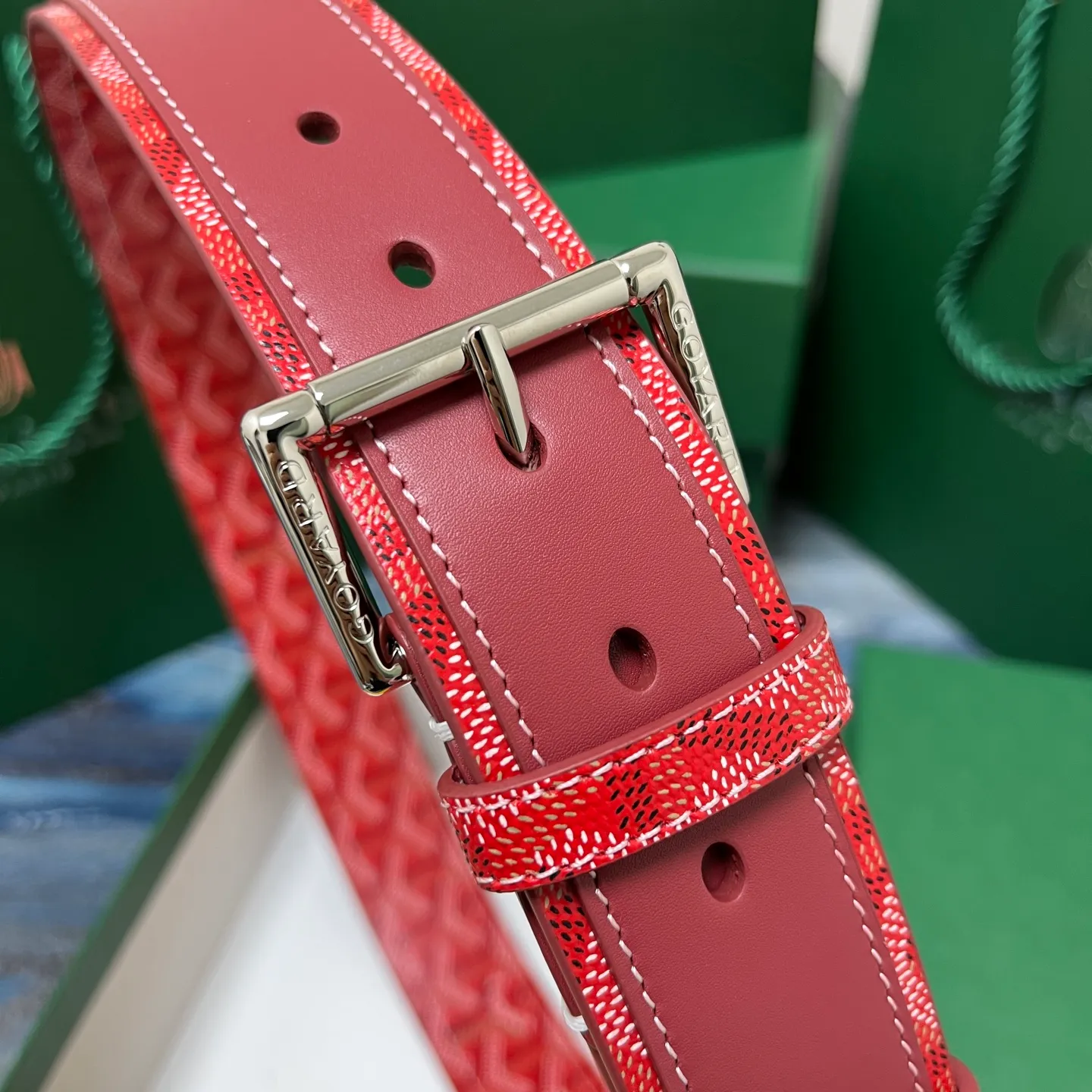 💰520💰Full package💰 💍Purchase level Goya belt is low-key luxury 🎈Width 4.0 Made of imported first-layer cowhide and dogtooth coated canvas The leather is soft and durable Handmade Pay attention to details Fine stitching Smooth edges Classic design Versatility Suitable for various occasions