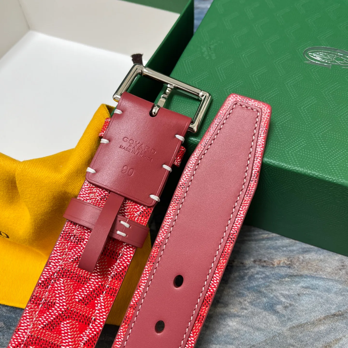 💰520💰Full package💰 💍Purchase level Goya belt is low-key luxury 🎈Width 4.0 Made of imported first-layer cowhide and dogtooth coated canvas The leather is soft and durable Handmade Pay attention to details Fine stitching Smooth edges Classic design Versatility Suitable for various occasions