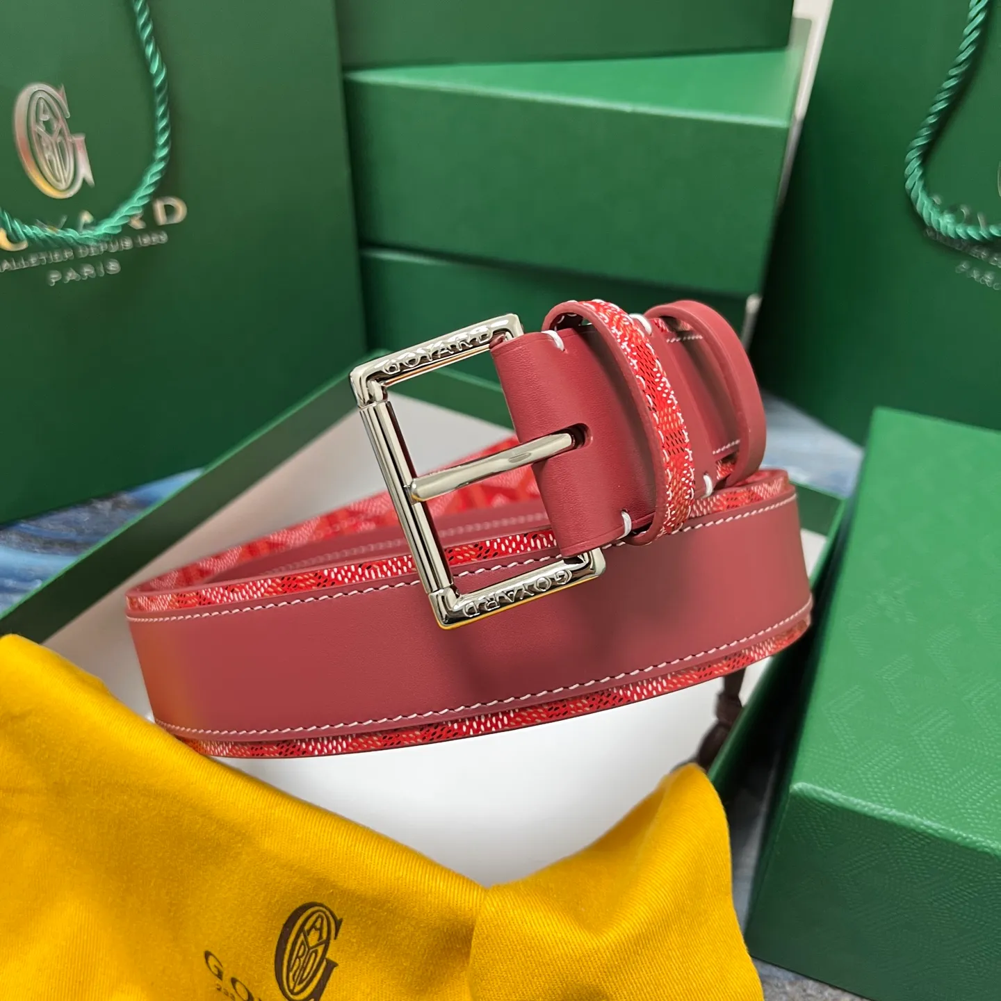 💰520💰Full package💰 💍Purchase level Goya belt is low-key luxury 🎈Width 4.0 Made of imported first-layer cowhide and dogtooth coated canvas The leather is soft and durable Handmade Pay attention to details Fine stitching Smooth edges Classic design Versatility Suitable for various occasions