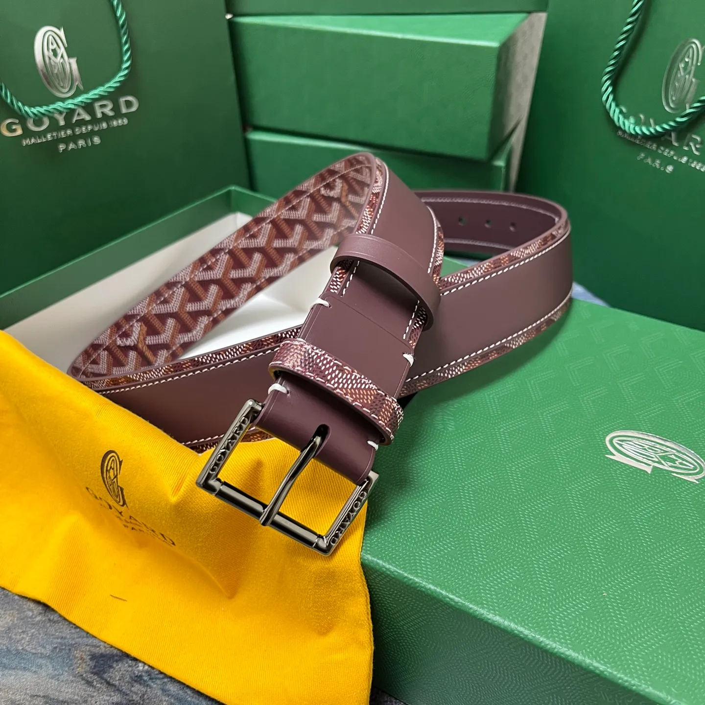 💰520💰Full package💰 💍Purchase level Goya belt is low-key luxury 🎈Width 4.0 Made of imported first-layer cowhide and dogtooth coated canvas The leather is soft and durable Handmade Pay attention to details Fine stitching Smooth edges Classic design Versatility Suitable for various occasions