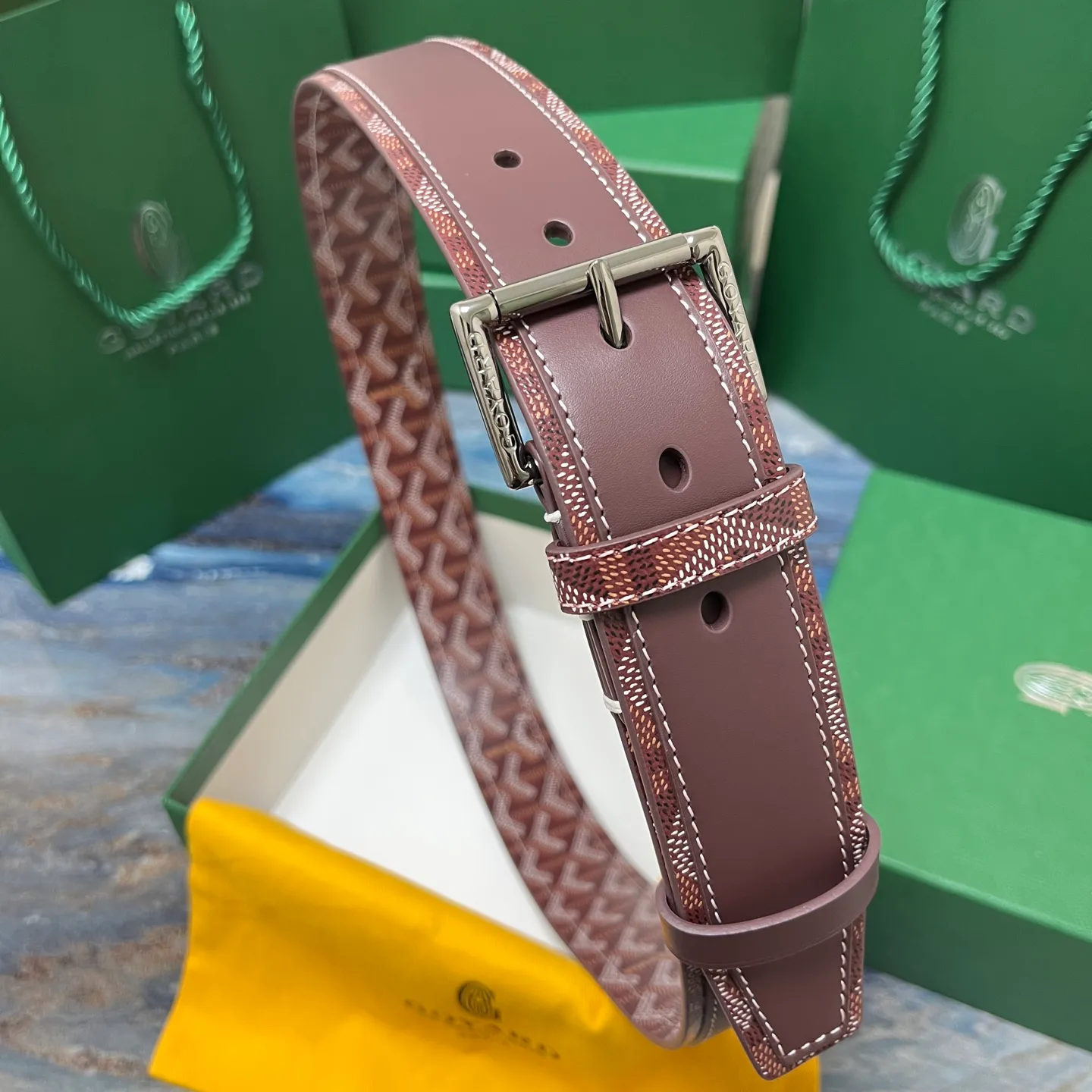 💰520💰Full package💰 💍Purchase level Goya belt is low-key luxury 🎈Width 4.0 Made of imported first-layer cowhide and dogtooth coated canvas The leather is soft and durable Handmade Pay attention to details Fine stitching Smooth edges Classic design Versatility Suitable for various occasions