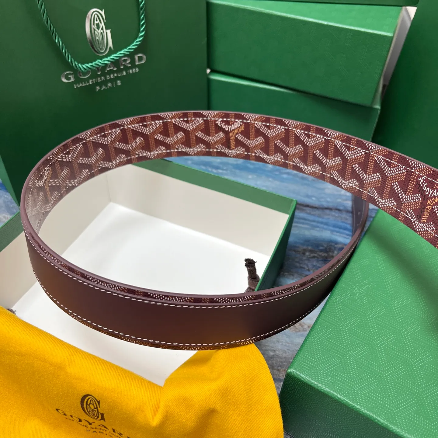💰520💰Full package💰 💍Purchase level Goya belt is low-key luxury 🎈Width 4.0 Made of imported first-layer cowhide and dogtooth coated canvas The leather is soft and durable Handmade Pay attention to details Fine stitching Smooth edges Classic design Versatility Suitable for various occasions