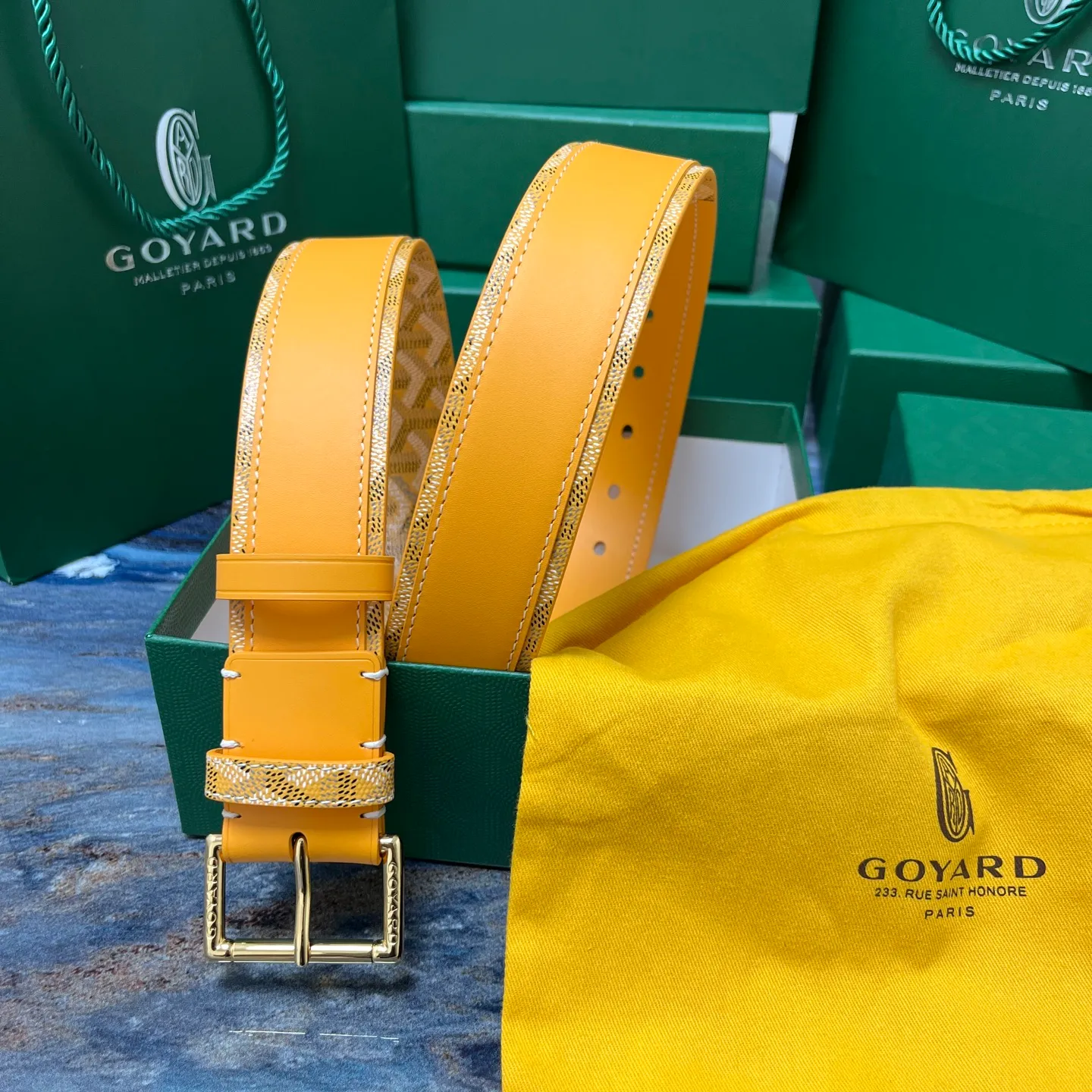 💰520💰Full package💰 💍Purchase level Goya belt is low-key luxury 🎈Width 4.0 Made of imported first-layer cowhide and dogtooth coated canvas The leather is soft and durable Handmade Pay attention to details Fine stitching Smooth edges Classic design Versatility Suitable for various occasions