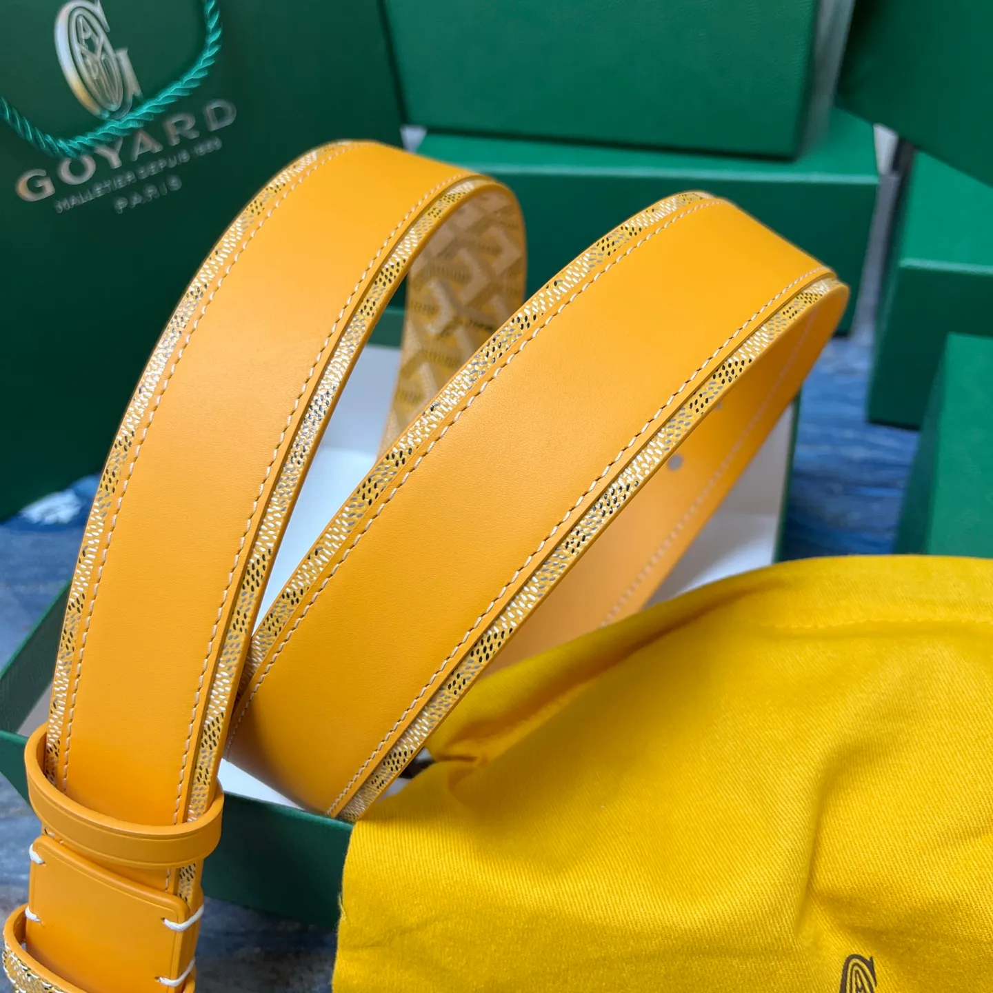 💰520💰Full package💰 💍Purchase level Goya belt is low-key luxury 🎈Width 4.0 Made of imported first-layer cowhide and dogtooth coated canvas The leather is soft and durable Handmade Pay attention to details Fine stitching Smooth edges Classic design Versatility Suitable for various occasions