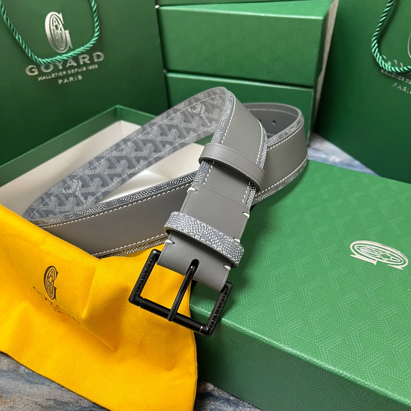 💰520💰Full package💰 💍Purchase level Goya belt is low-key luxury 🎈Width 4.0 Made of imported first-layer cowhide and dogtooth coated canvas The leather is soft and durable Handmade Pay attention to details Fine stitching Smooth edges Classic design Versatility Suitable for various occasions