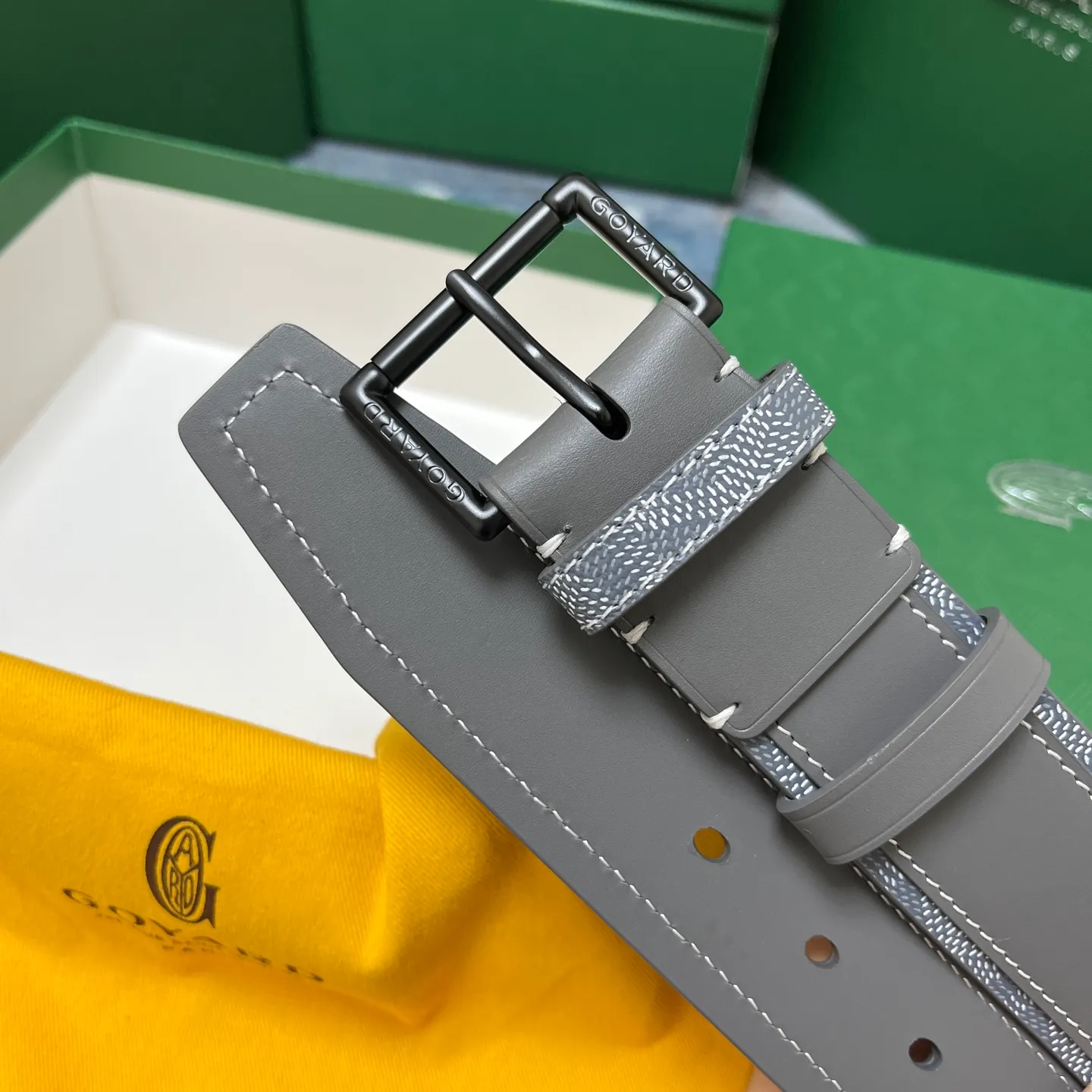💰520💰Full package💰 💍Purchase level Goya belt is low-key luxury 🎈Width 4.0 Made of imported first-layer cowhide and dogtooth coated canvas The leather is soft and durable Handmade Pay attention to details Fine stitching Smooth edges Classic design Versatility Suitable for various occasions