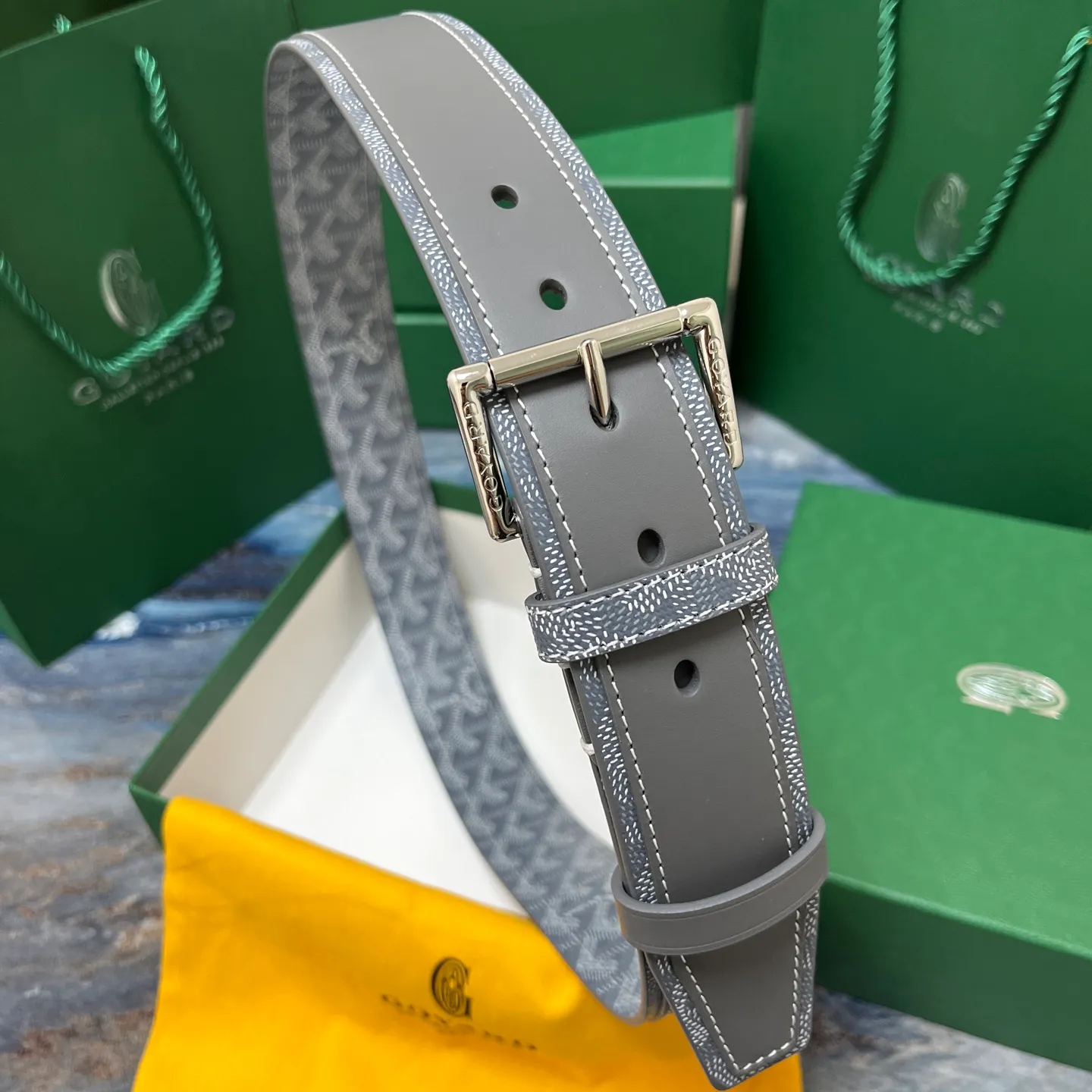 💰520💰Full package💰 💍Purchase level Goya belt is low-key luxury 🎈Width 4.0 Made of imported first-layer cowhide and dogtooth coated canvas The leather is soft and durable Handmade Pay attention to details Fine stitching Smooth edges Classic design Versatility Suitable for various occasions