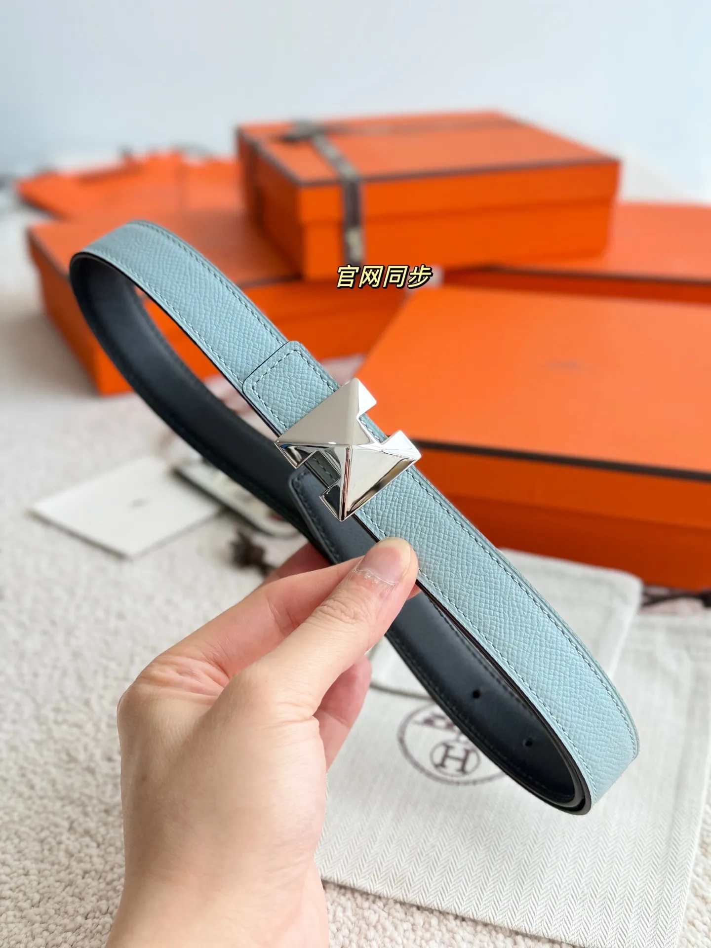 💰440💰Full set of packaging💰 💍Purchase level Hermès Width 2.5cm⚡️🌹Line blue MORS H Fine hardware with imported epsom leather Hermes women's belt is highly praised for its exquisite craftsmanship, high-quality materials and classic design. It is the top choice for women's belts. It is simple and elegant. The product has a delicate feel. It is not only a practical accessory, but also adds highlights to the overall look.
