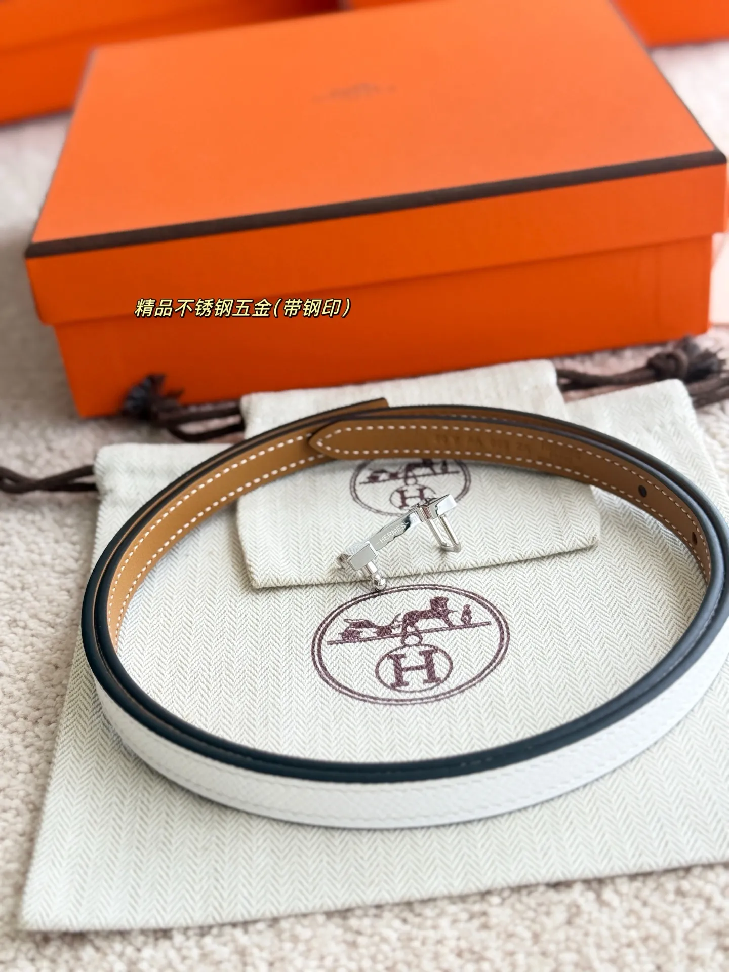 💰420💰Full package💰 💍Purchase level Hermès boutique Mini Constance Premium stainless steel hardware with steel stamp and imported Epsom leather Width 13MM Hermes women's belt is highly praised for its exquisite craftsmanship, high-quality materials and classic design. It is the top choice for women's belts. It is simple and elegant. The product has a delicate feel. It is not only a practical accessory, but also adds highlights to the overall look.